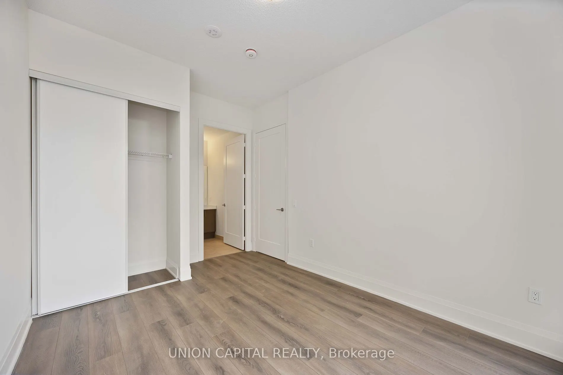 8960 Jane St, #519