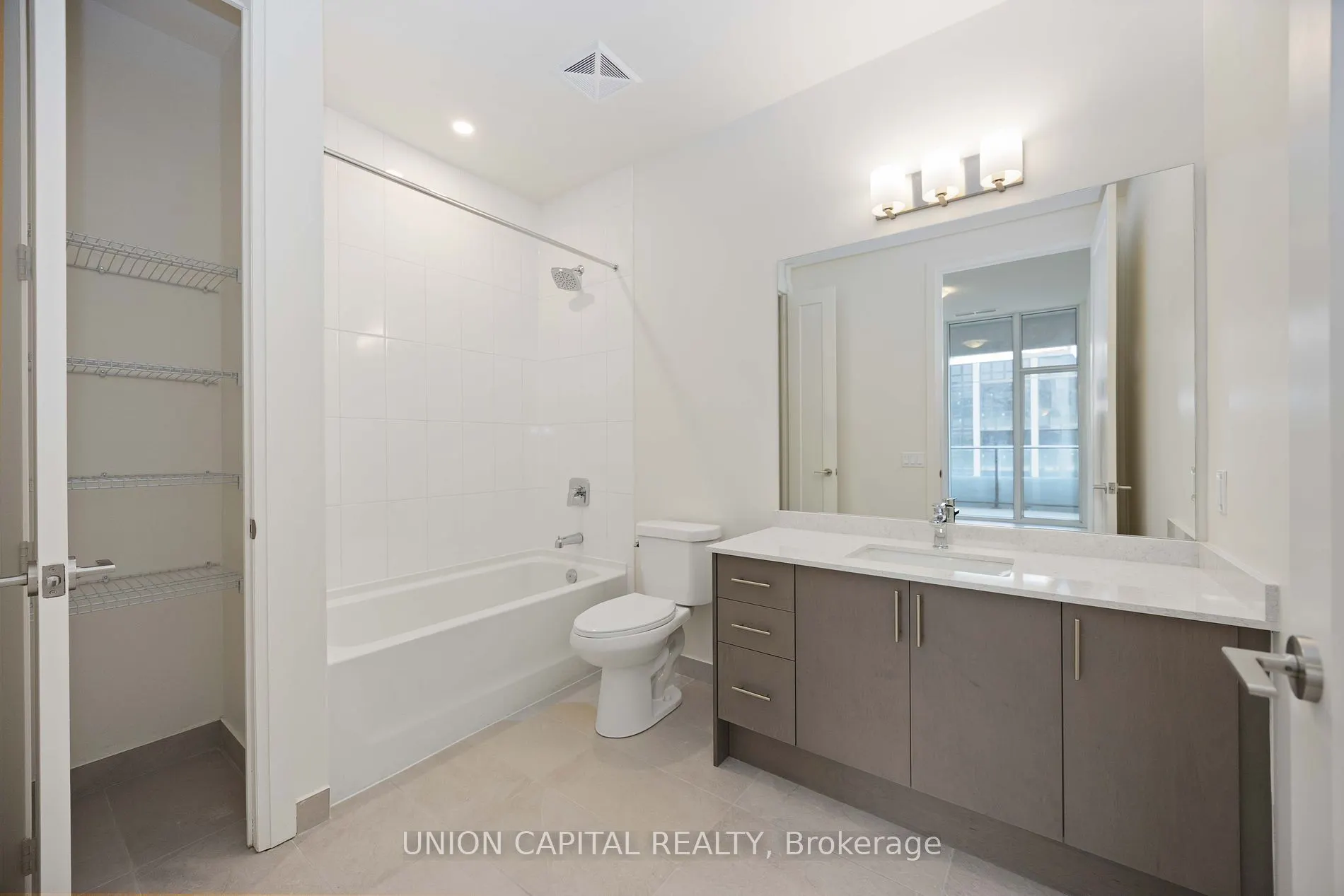 8960 Jane St, #519