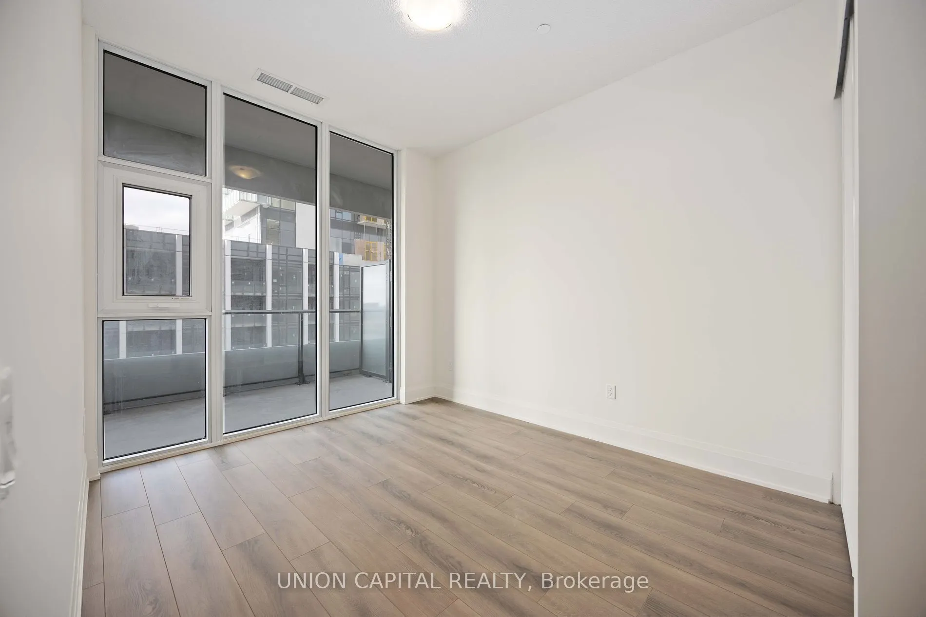8960 Jane St, #519