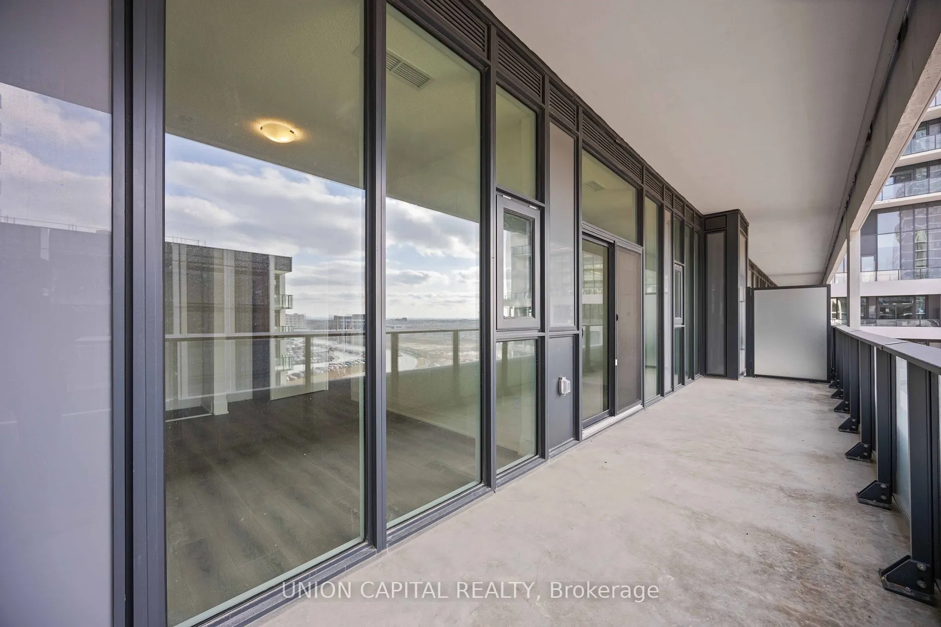 8960 Jane St, #519