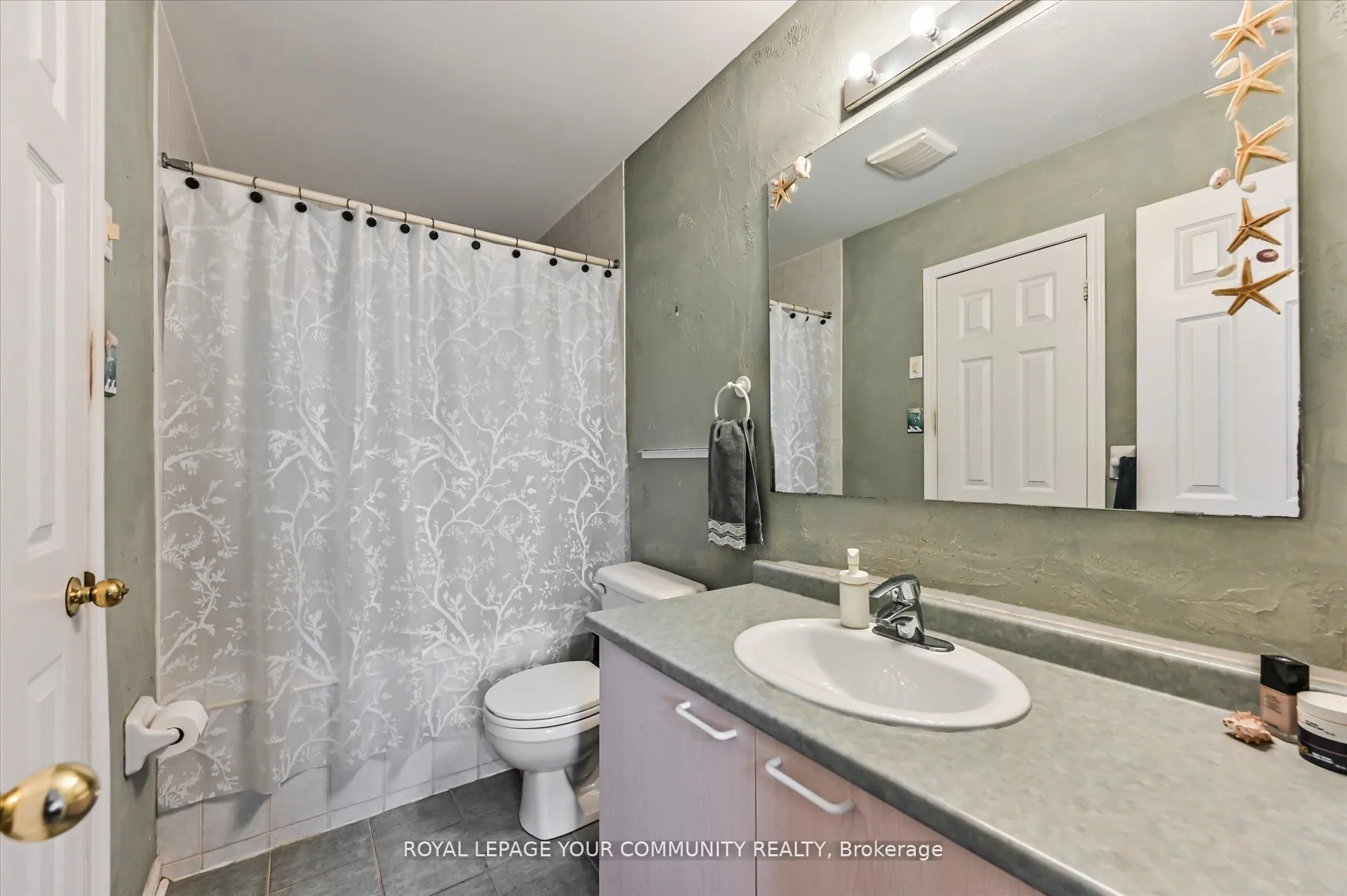 541 Bondi Ave