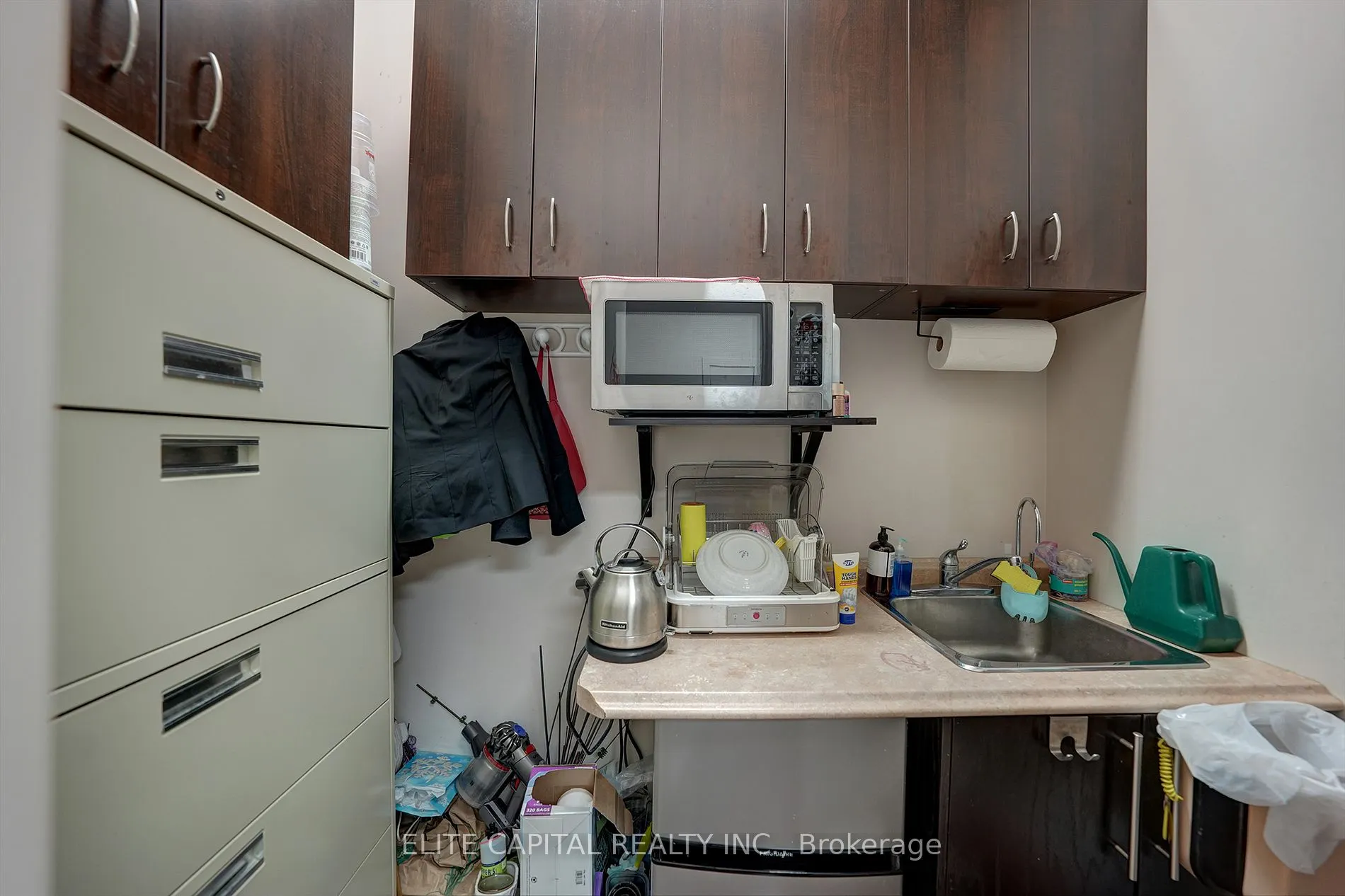 8787 Woodbine Ave, #221