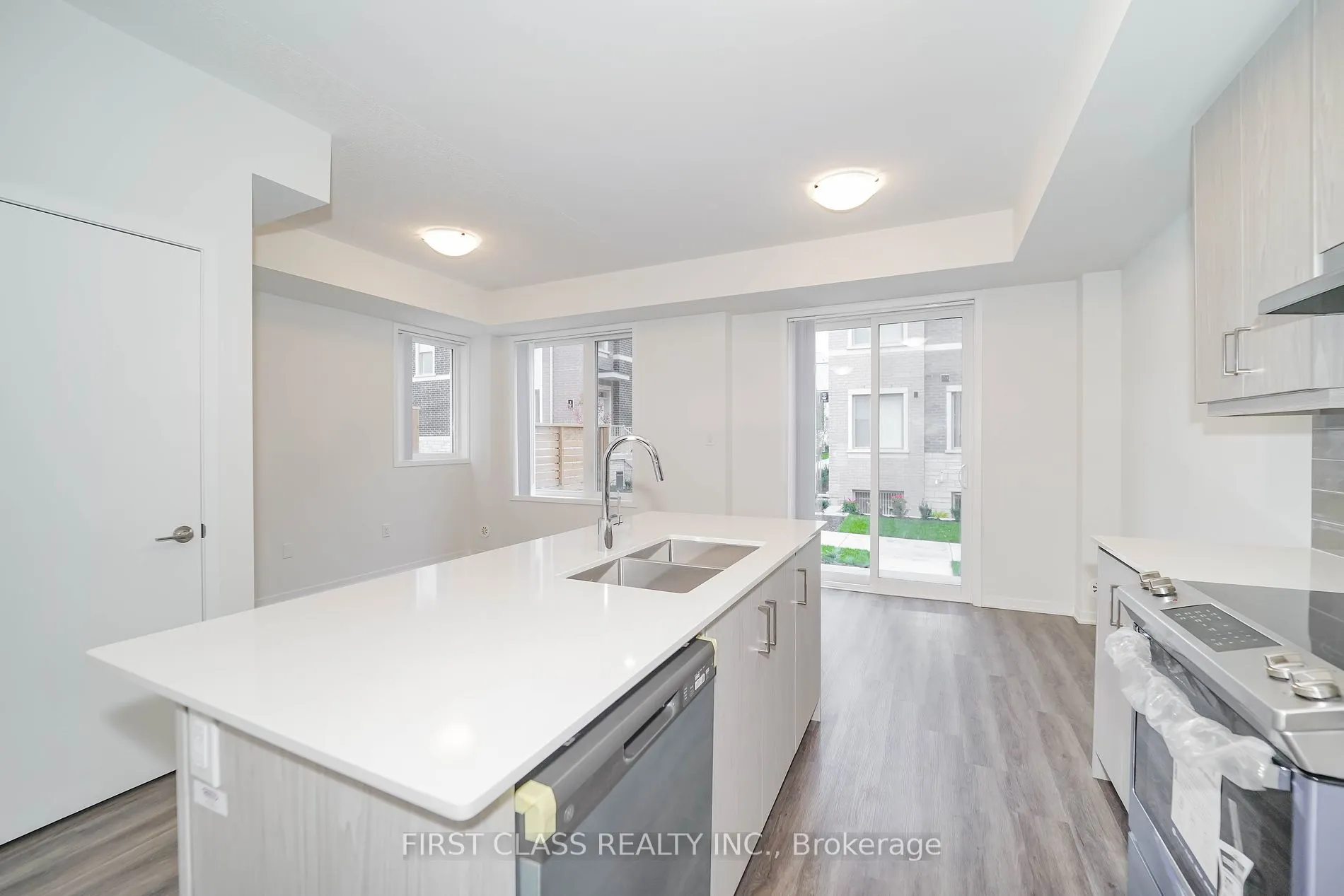 27 Mable Smith Way, #333