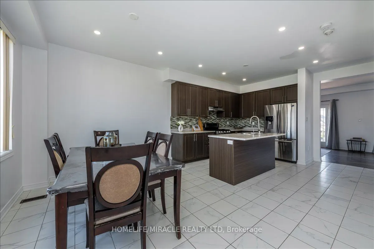 12 Janes Cres