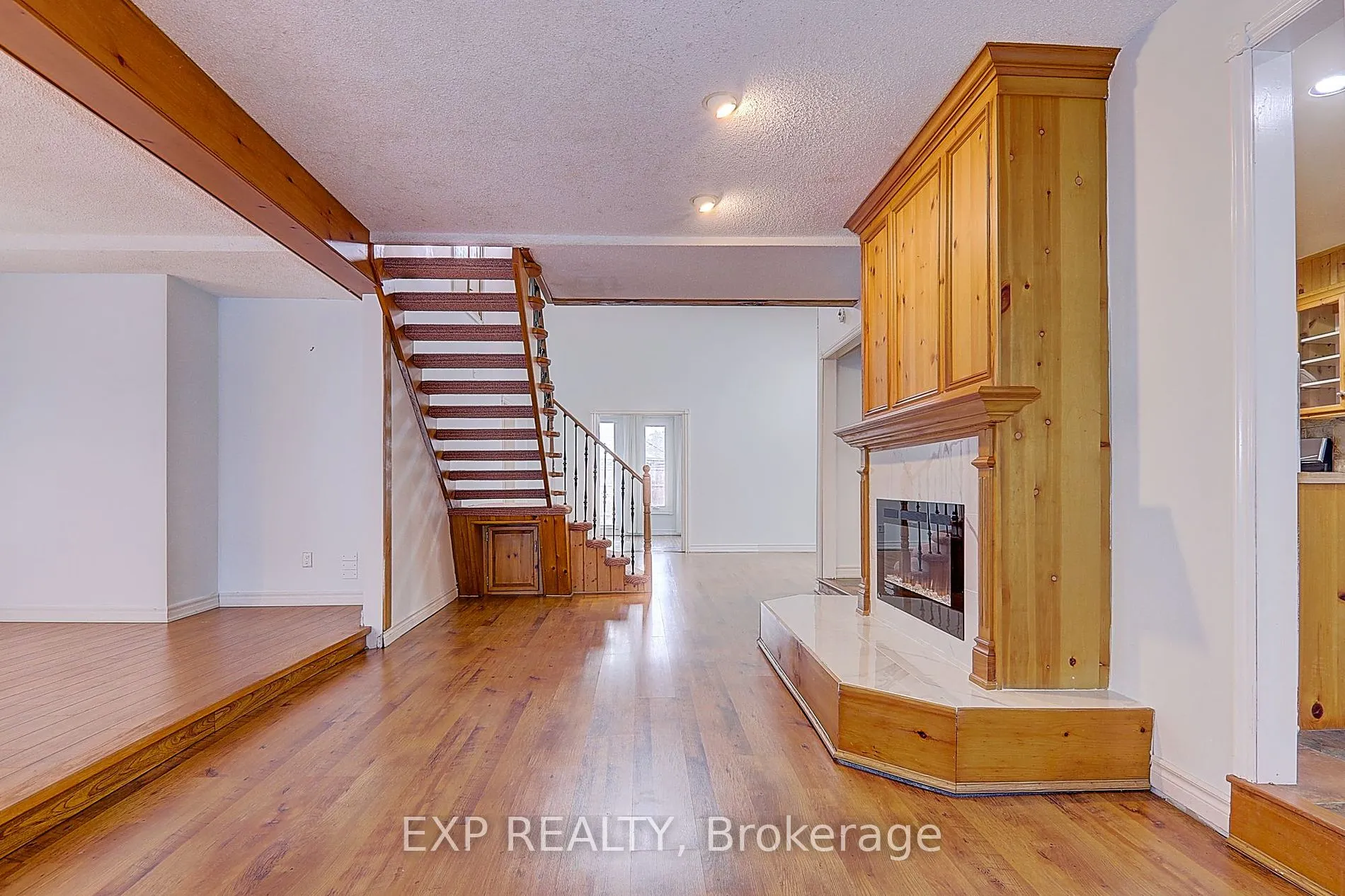 433 Lake Dr E