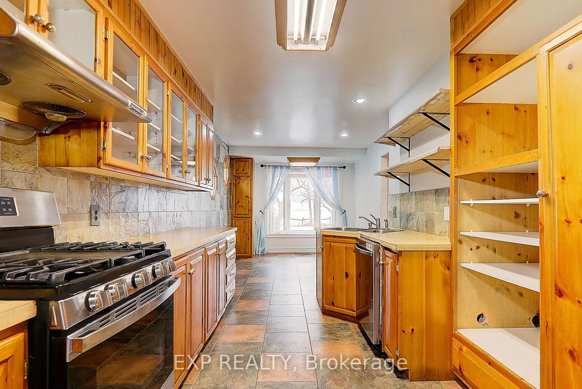 433 Lake Dr E