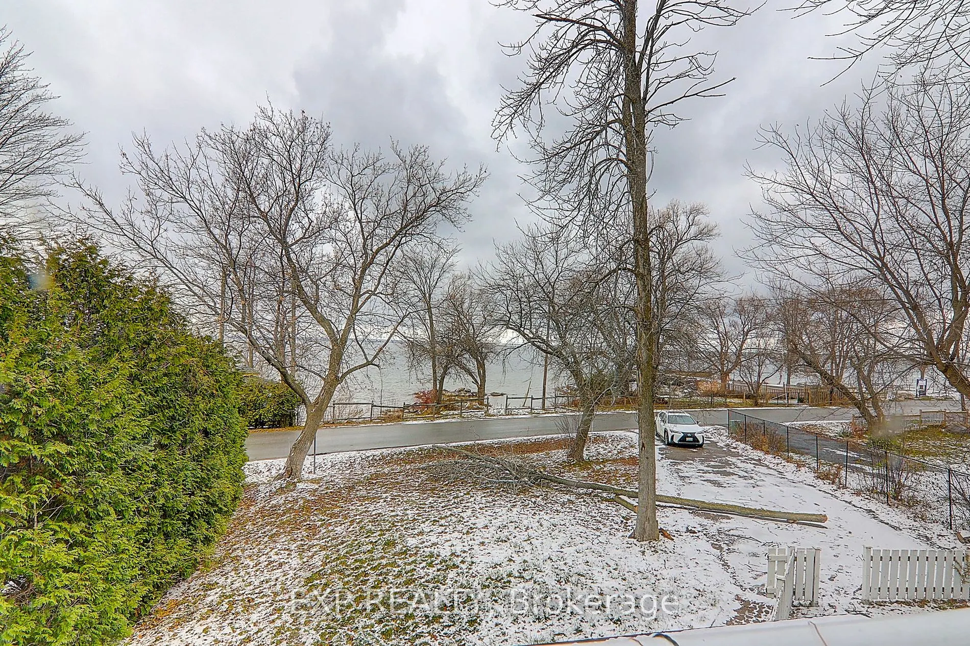 433 Lake Dr E