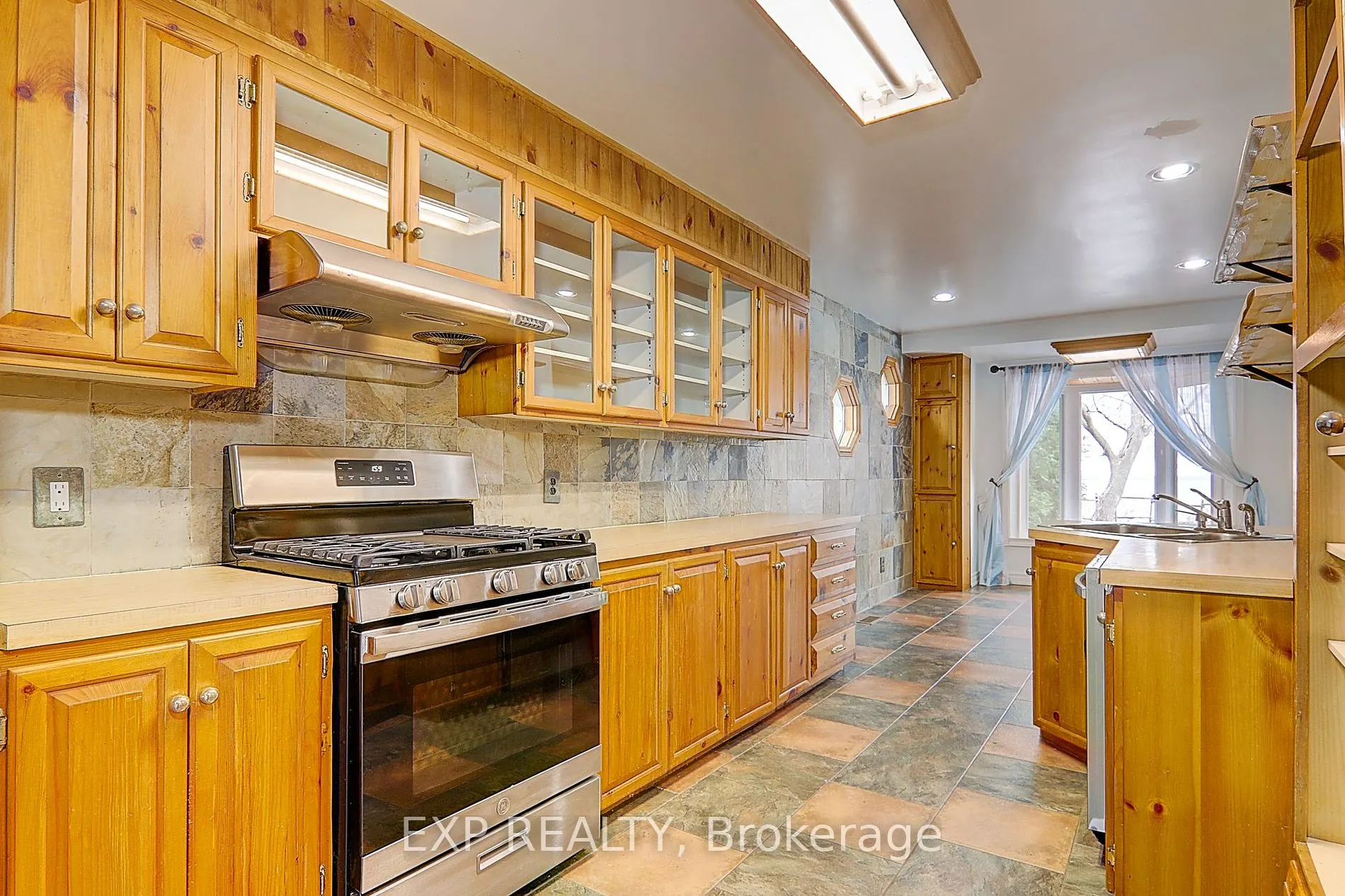 433 Lake Dr E