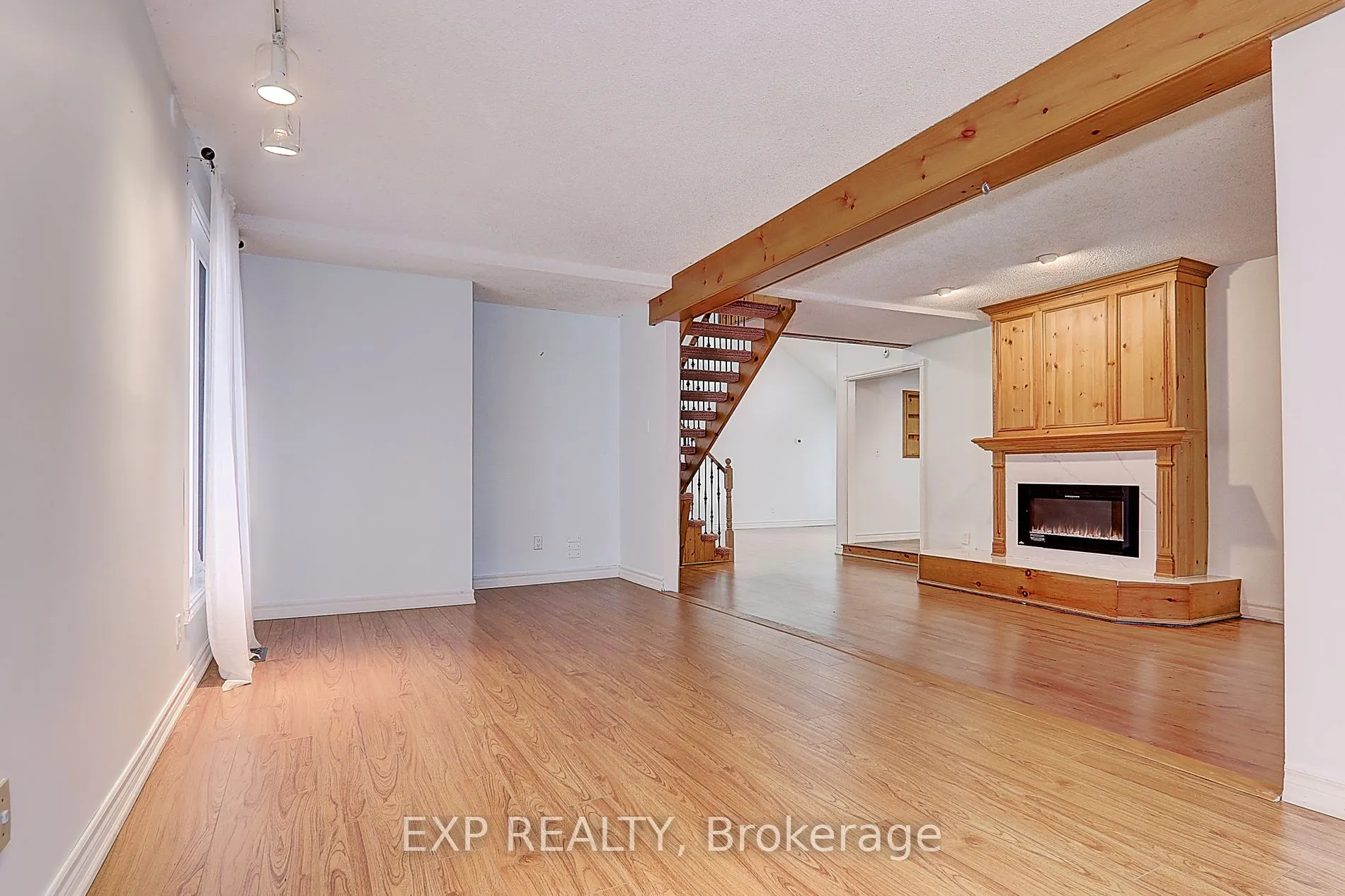 433 Lake Dr E