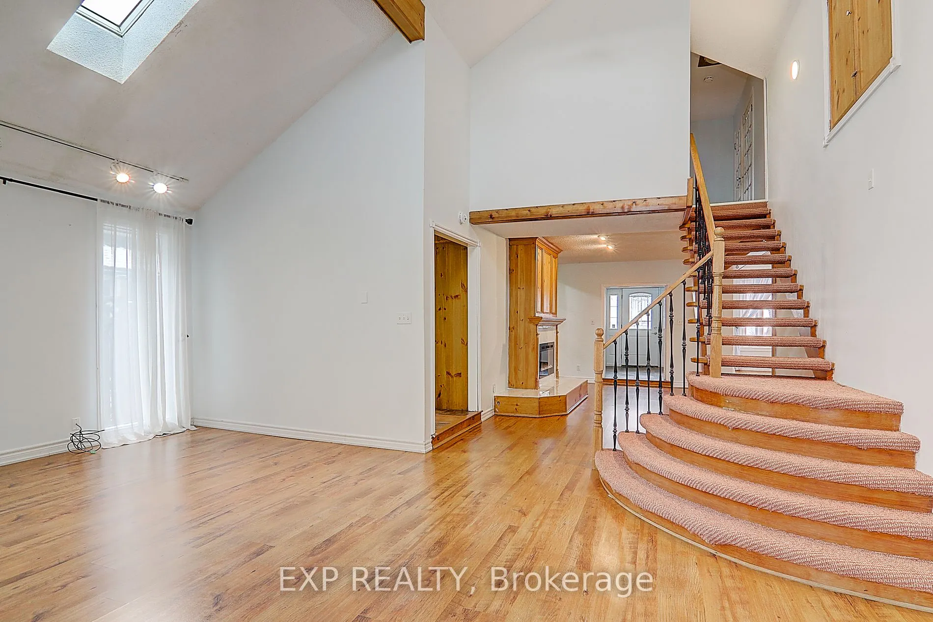 433 Lake Dr E