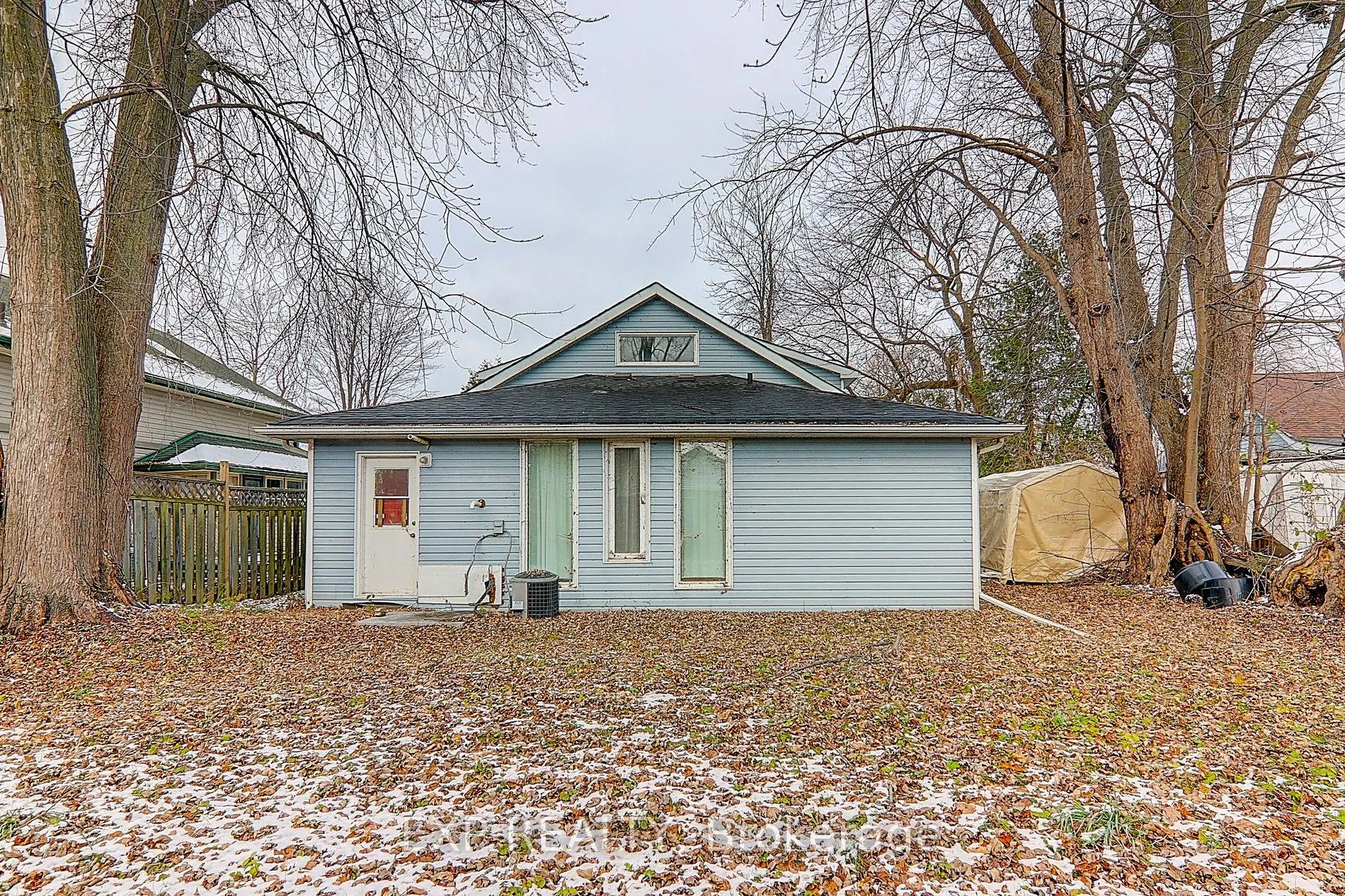 433 Lake Dr E
