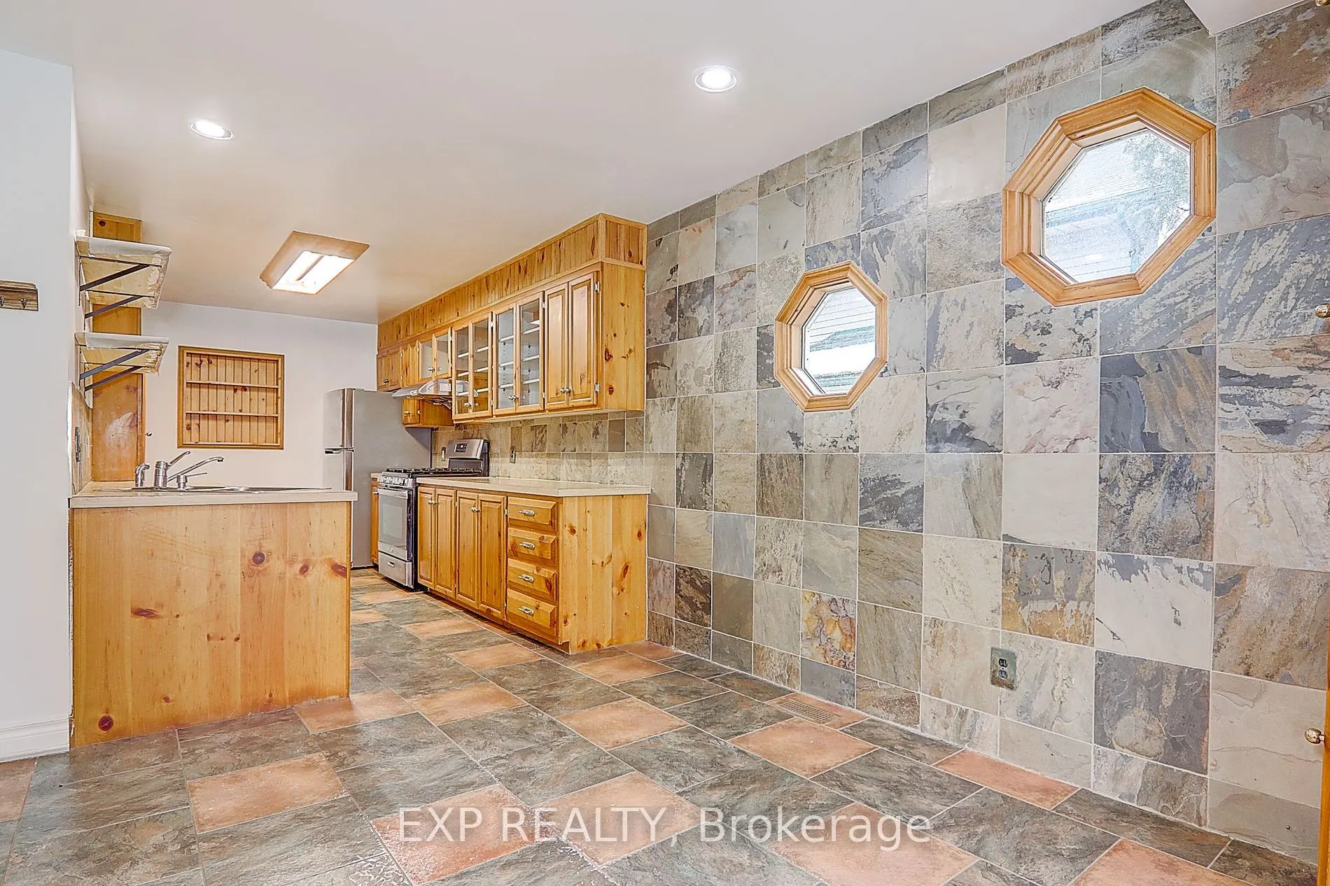 433 Lake Dr E