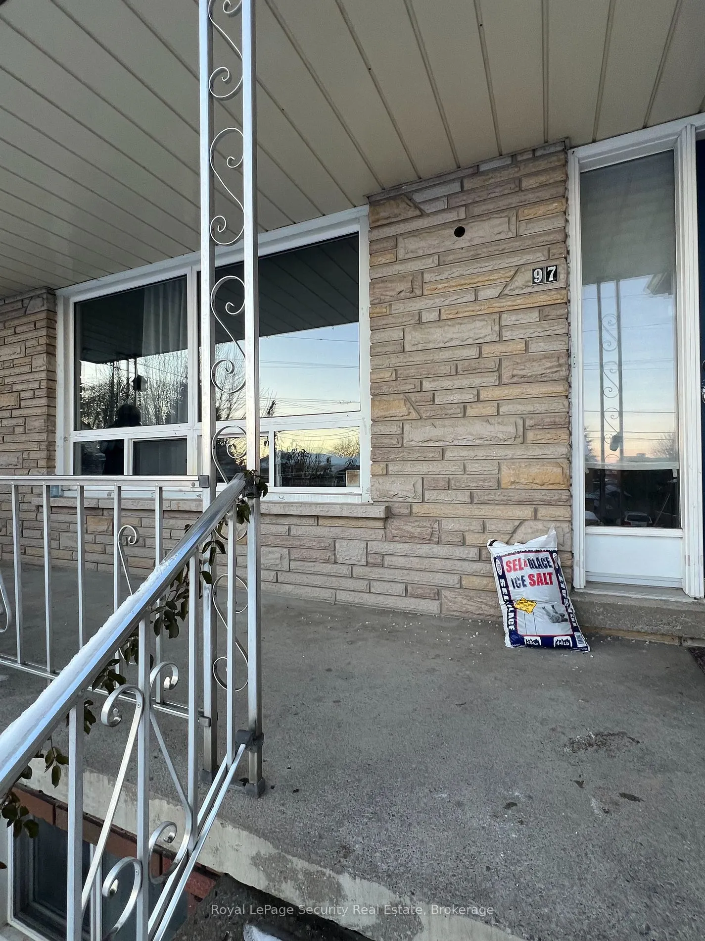 97 John St E