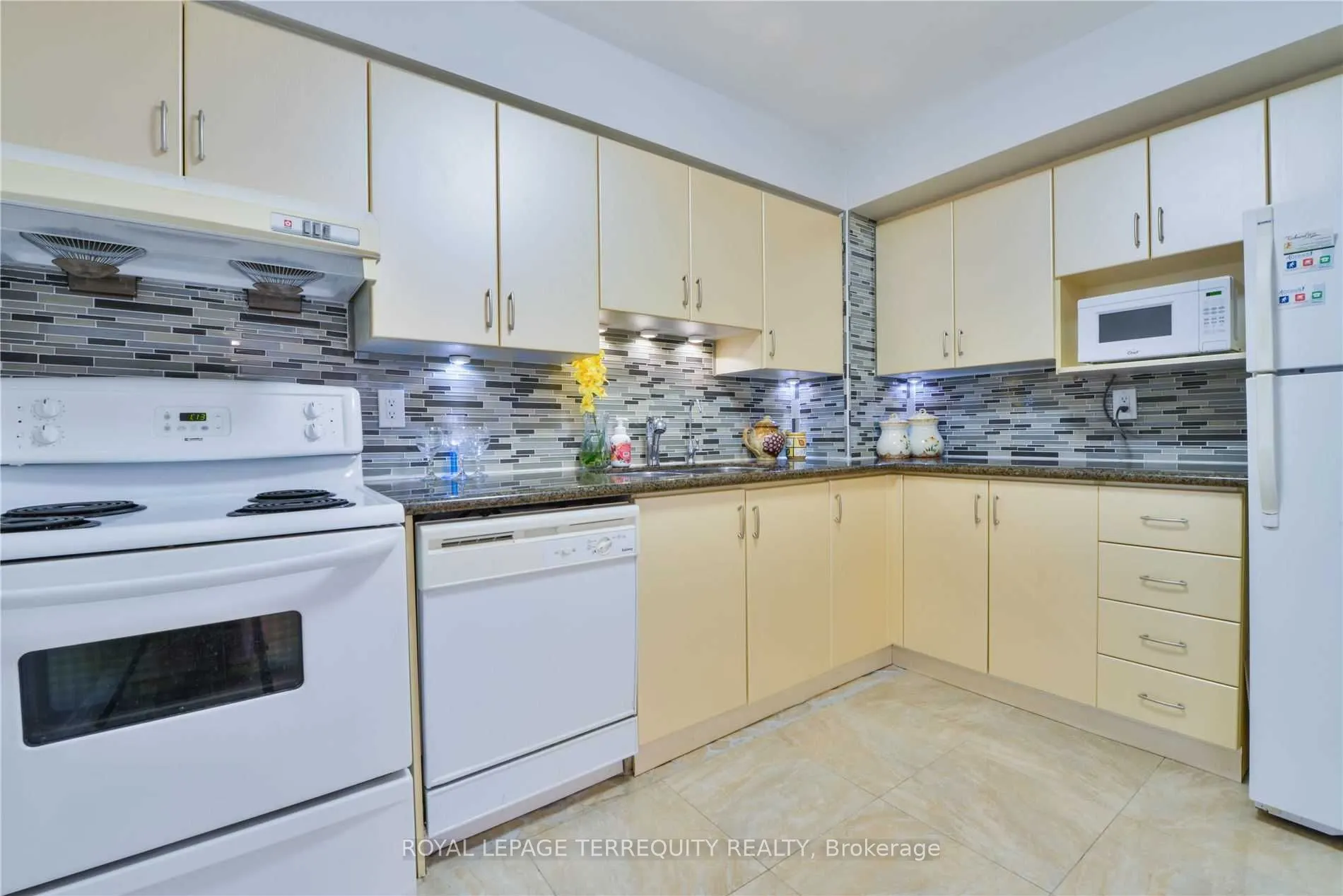 8501 Bayview Ave, #408
