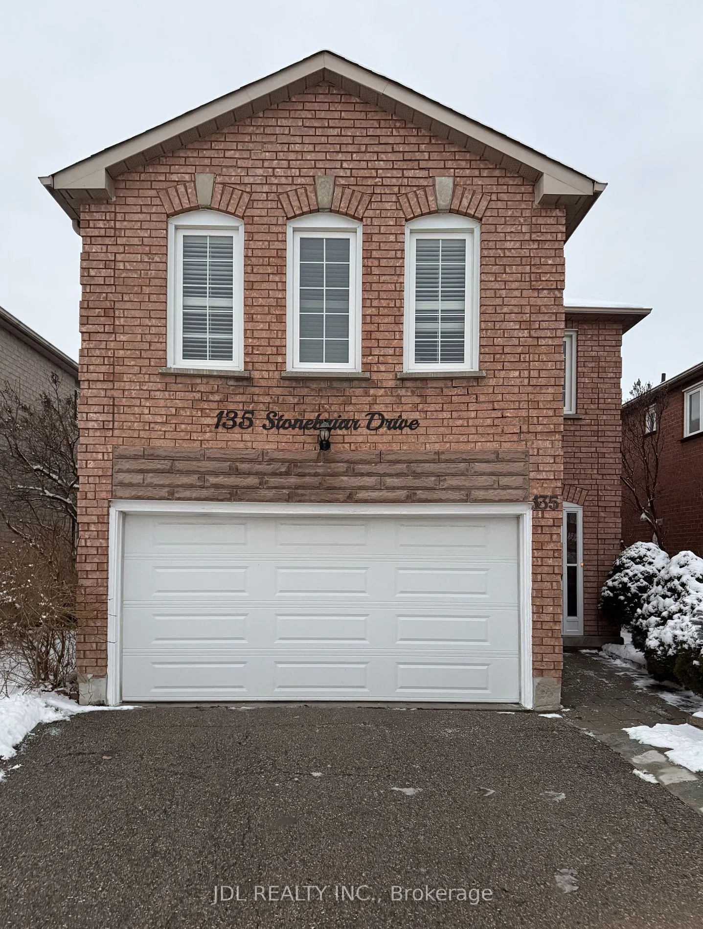 135 Stonebriar Dr