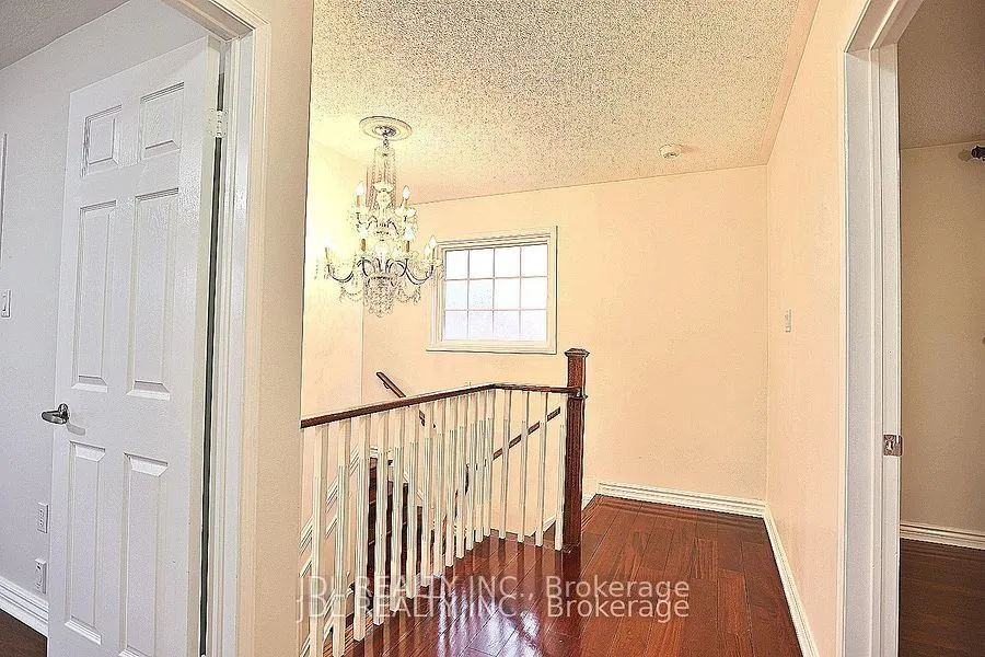 135 Stonebriar Dr