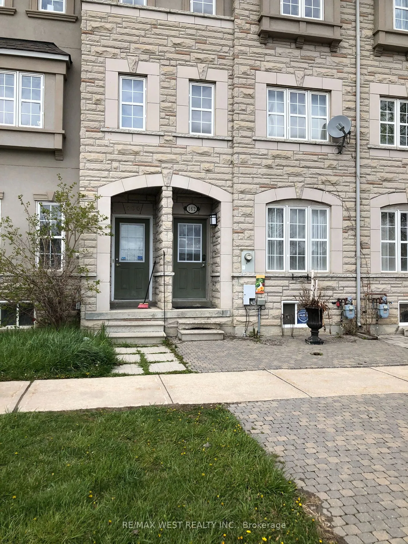 162 Bantry Ave