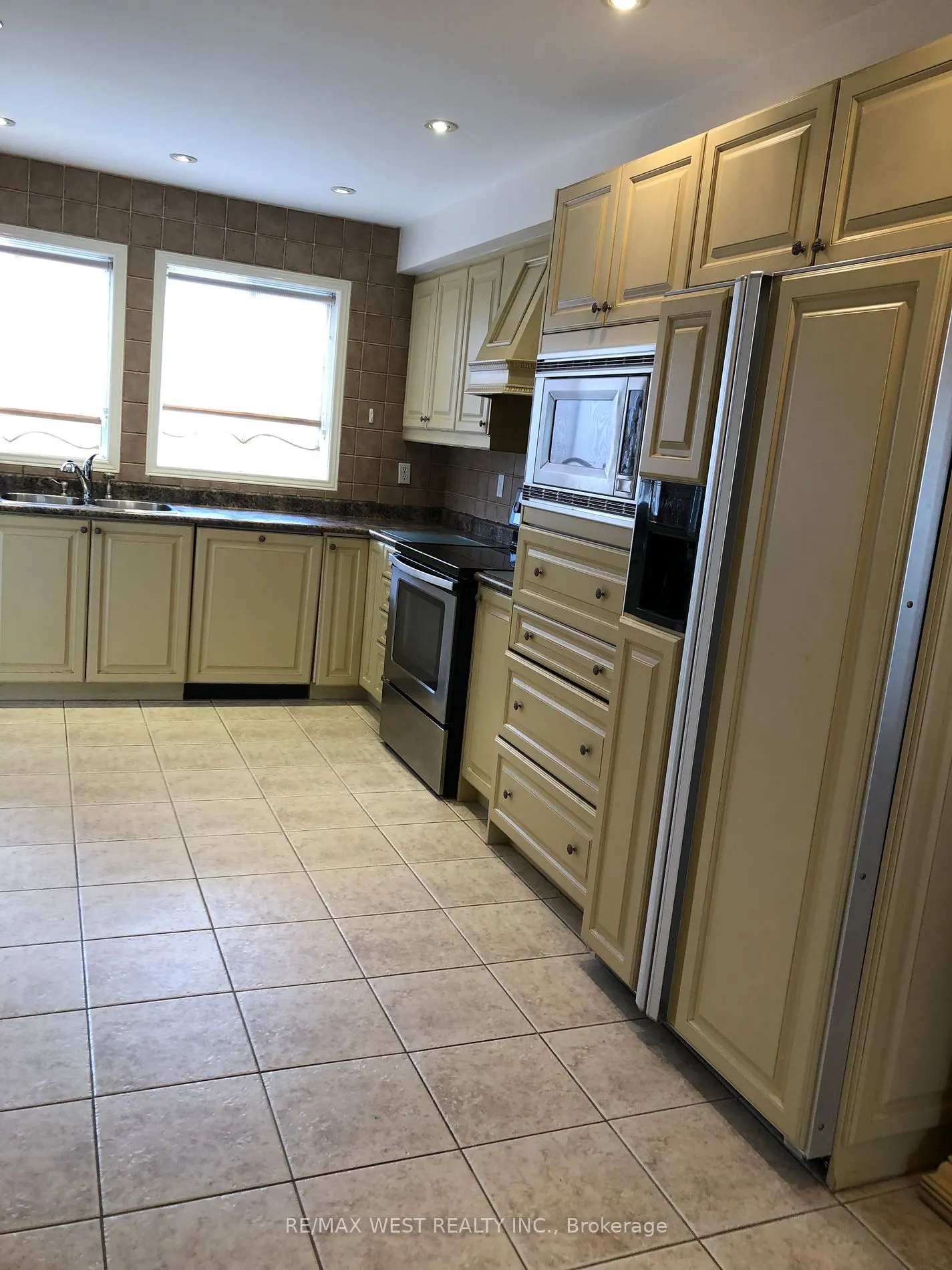 162 Bantry Ave