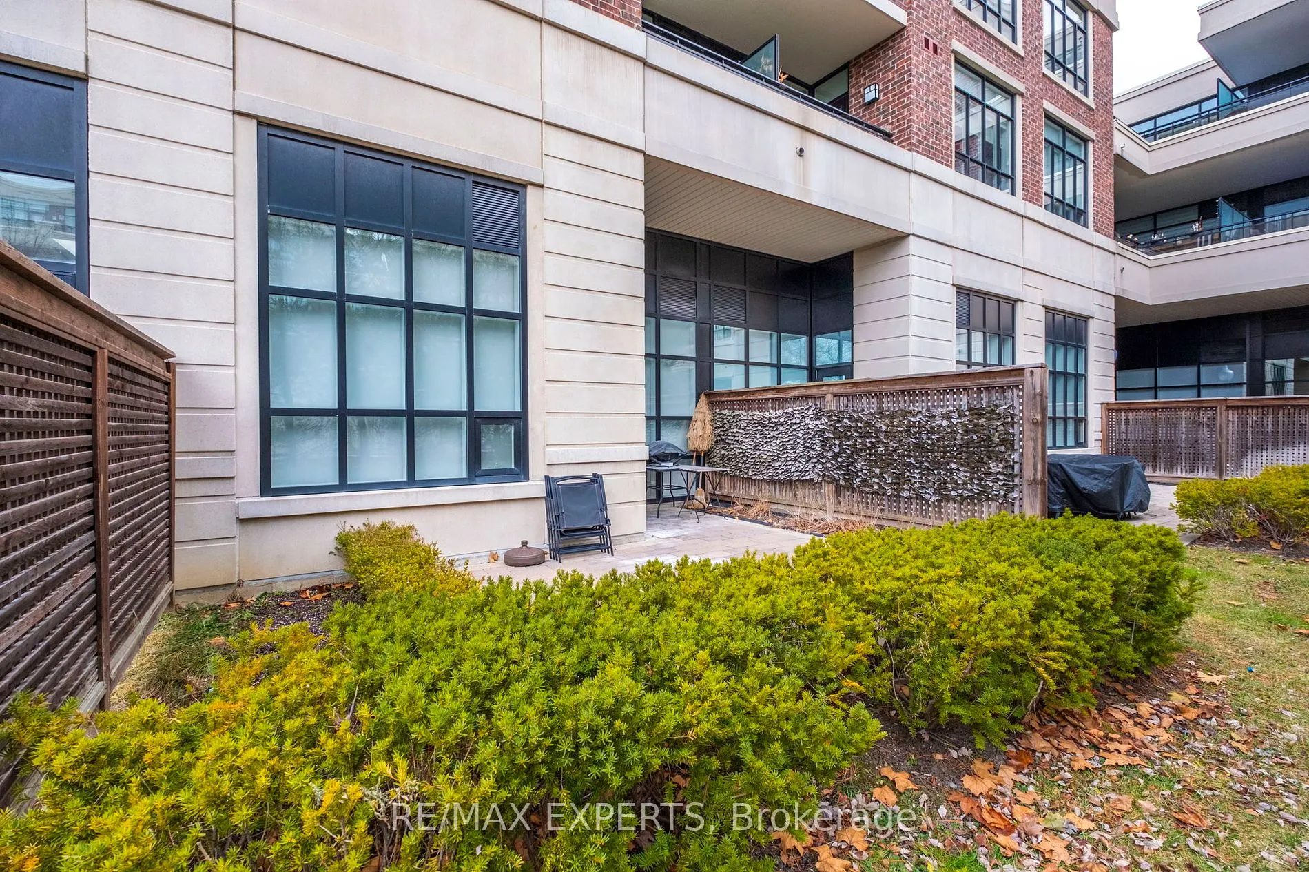 2396 Major Mackenzie Dr W, #103