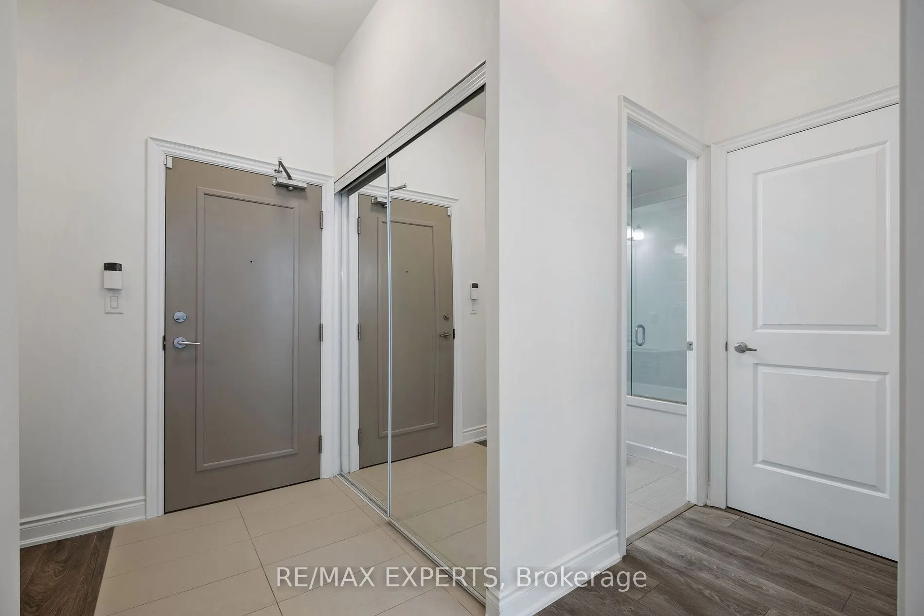 2396 Major Mackenzie Dr W, #103