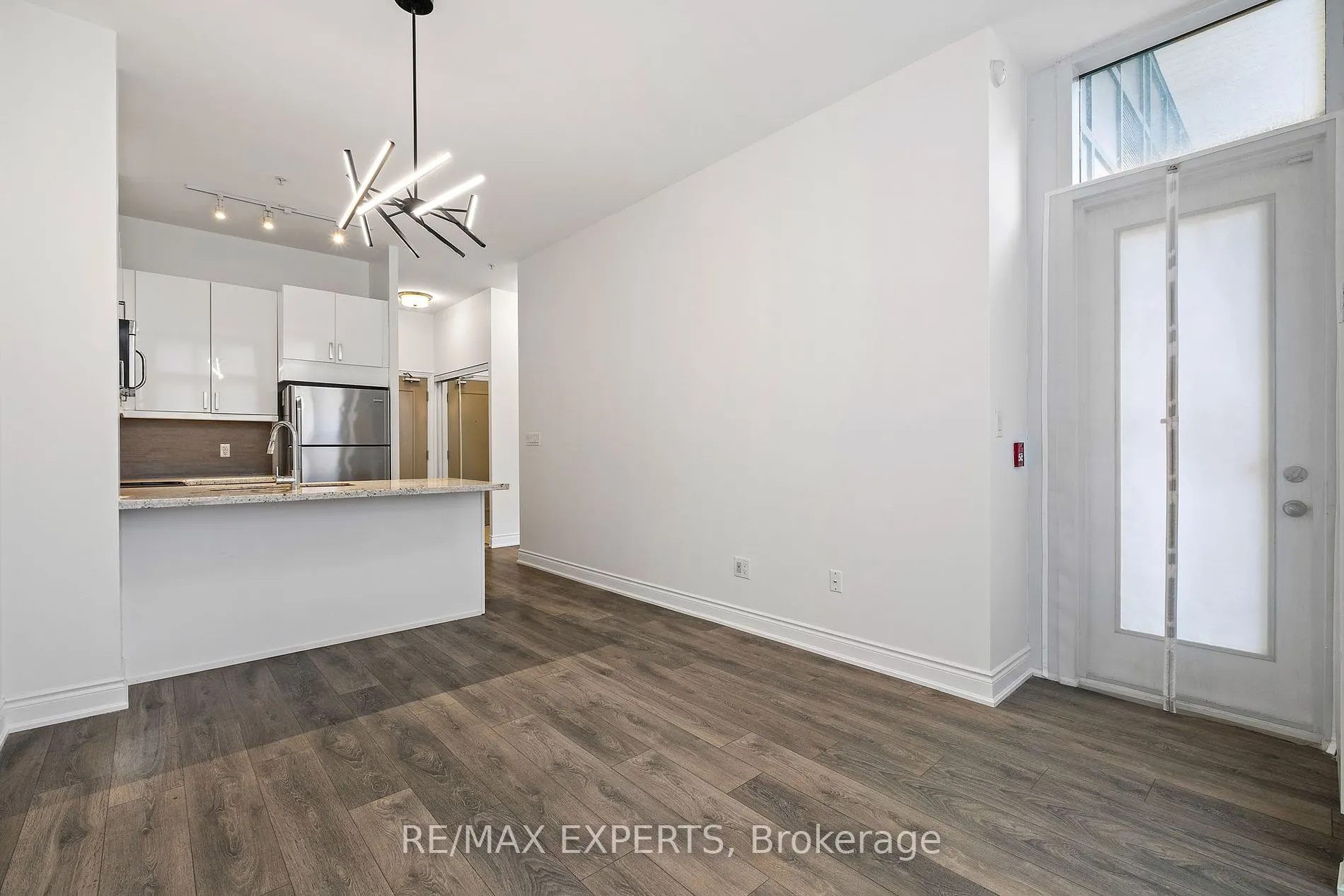 2396 Major Mackenzie Dr W, #103