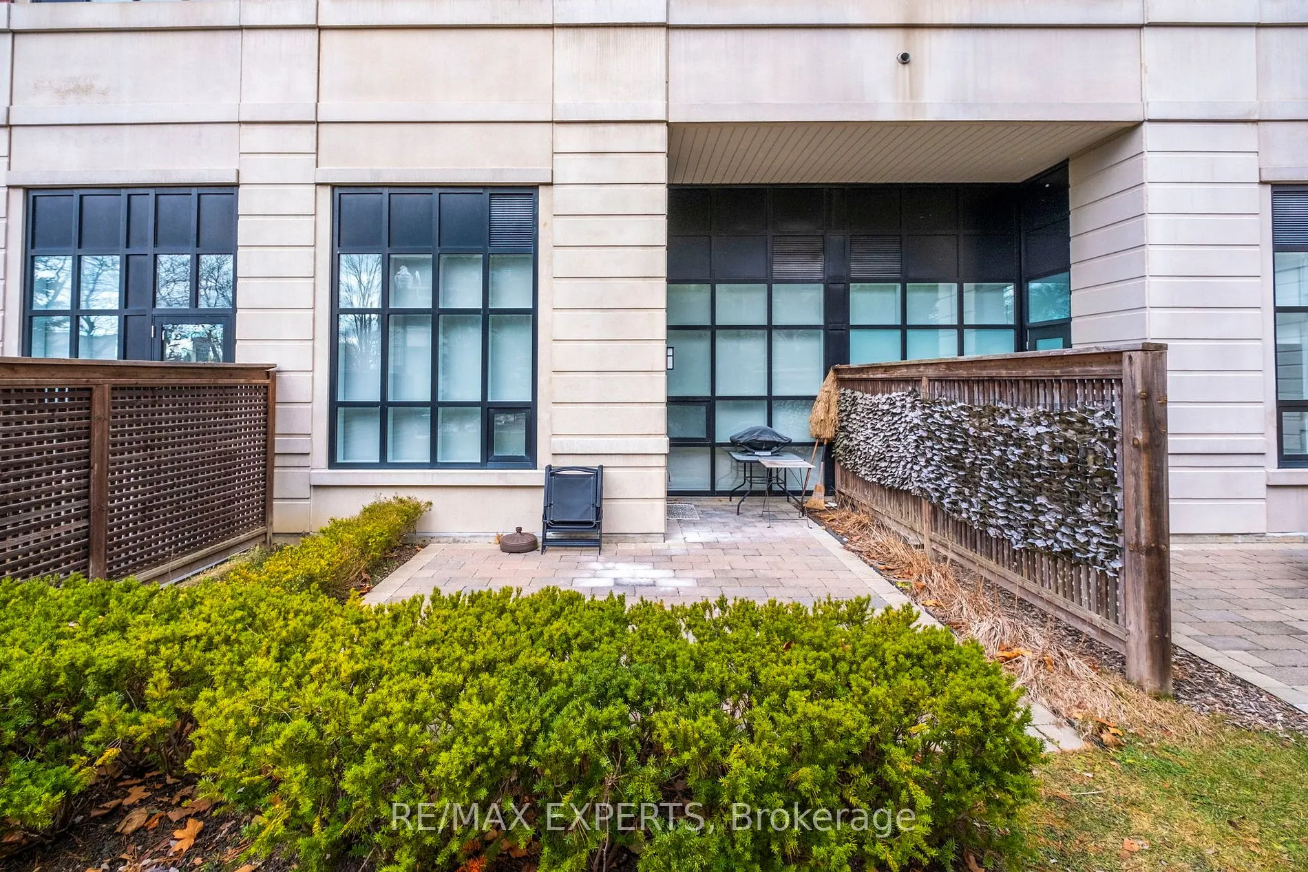 2396 Major Mackenzie Dr W, #103