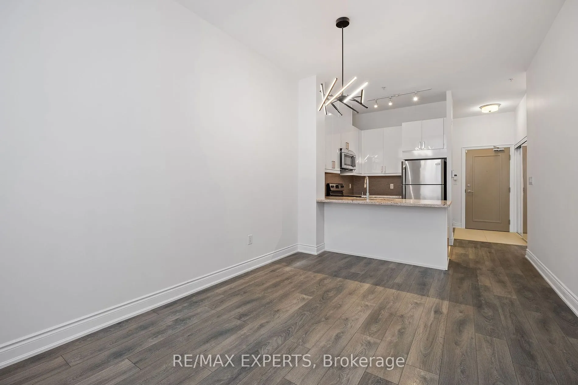 2396 Major Mackenzie Dr W, #103