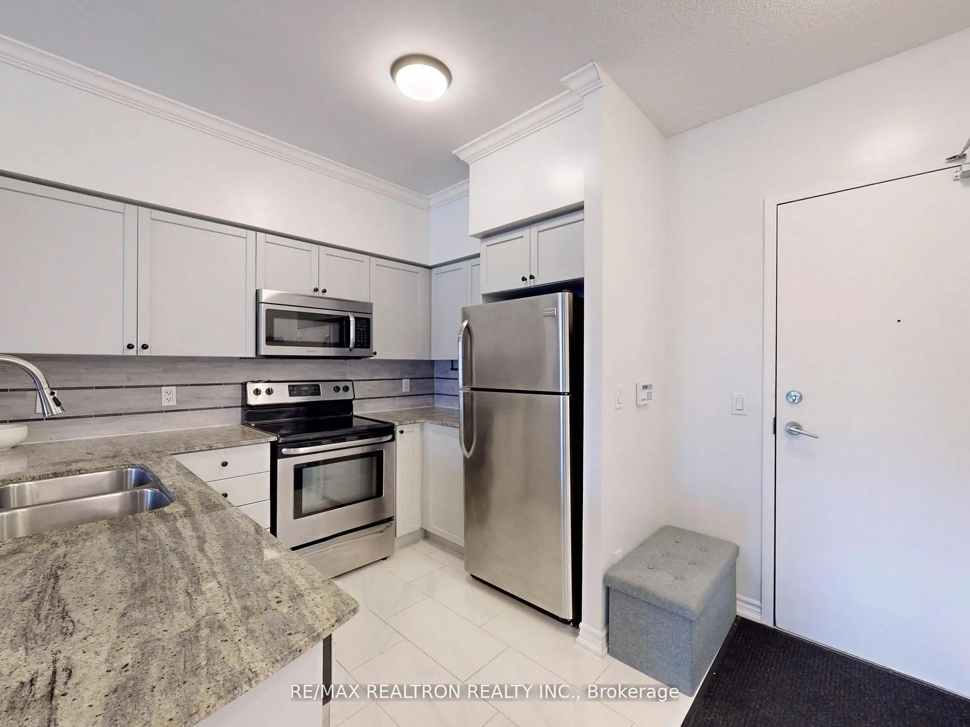 75 King William Cres, #102