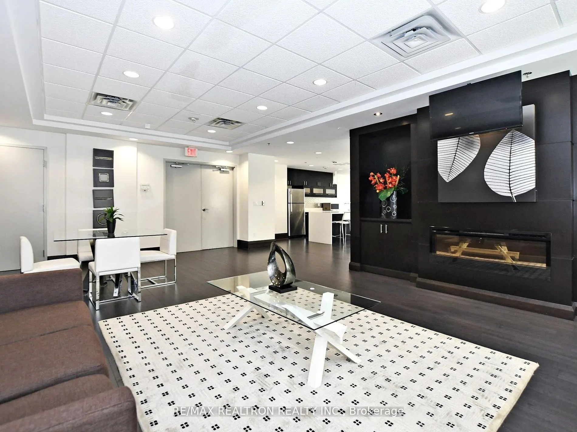 75 King William Cres, #102