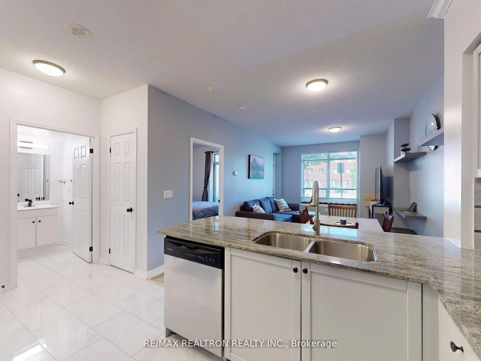 75 King William Cres, #102
