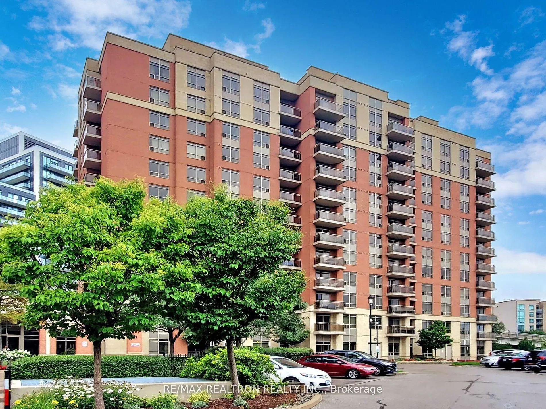 75 King William Cres, #102