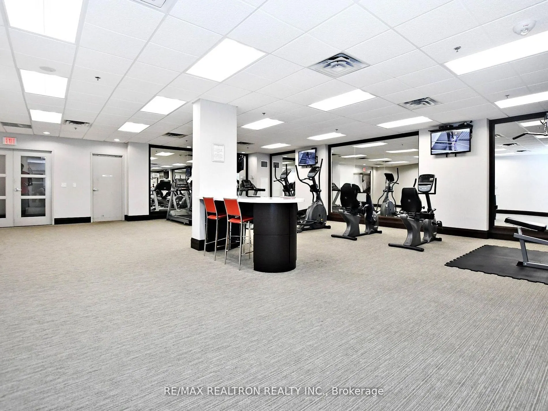 75 King William Cres, #102