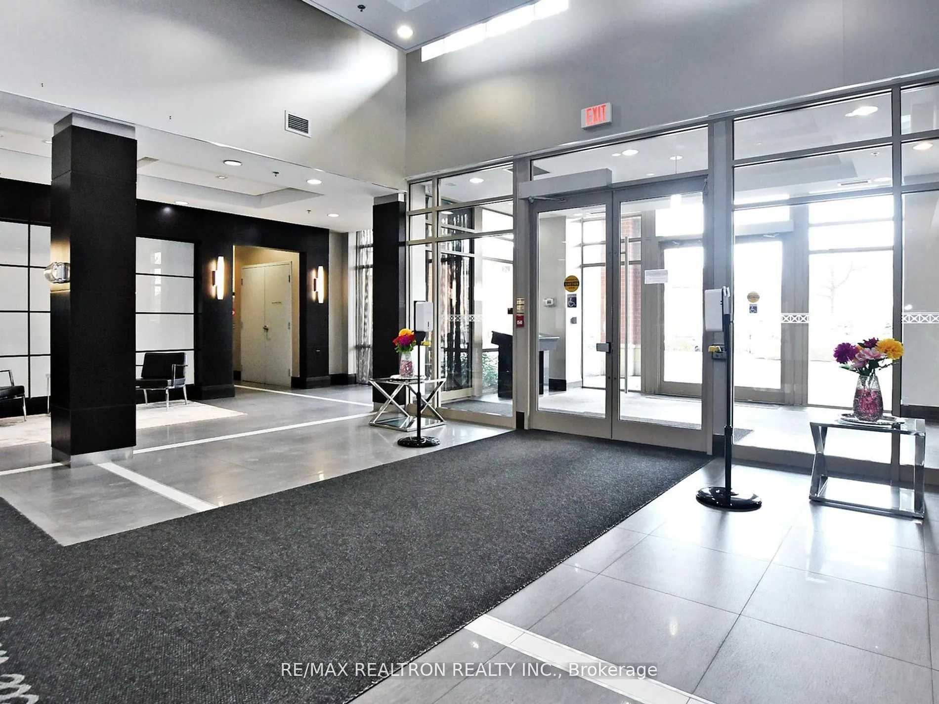 75 King William Cres, #102