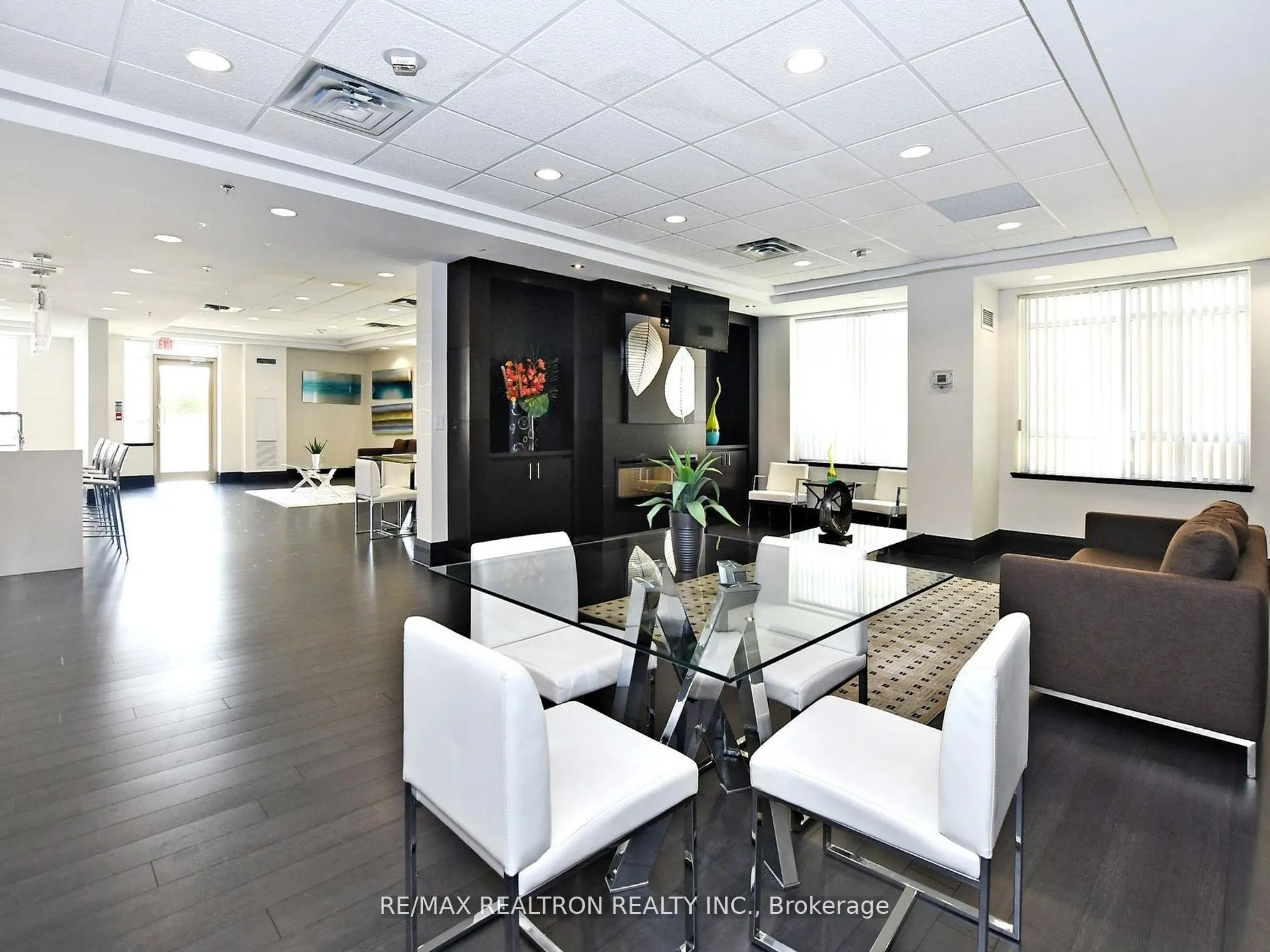 75 King William Cres, #102