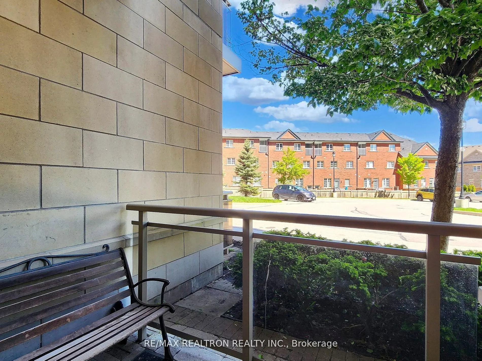 75 King William Cres, #102