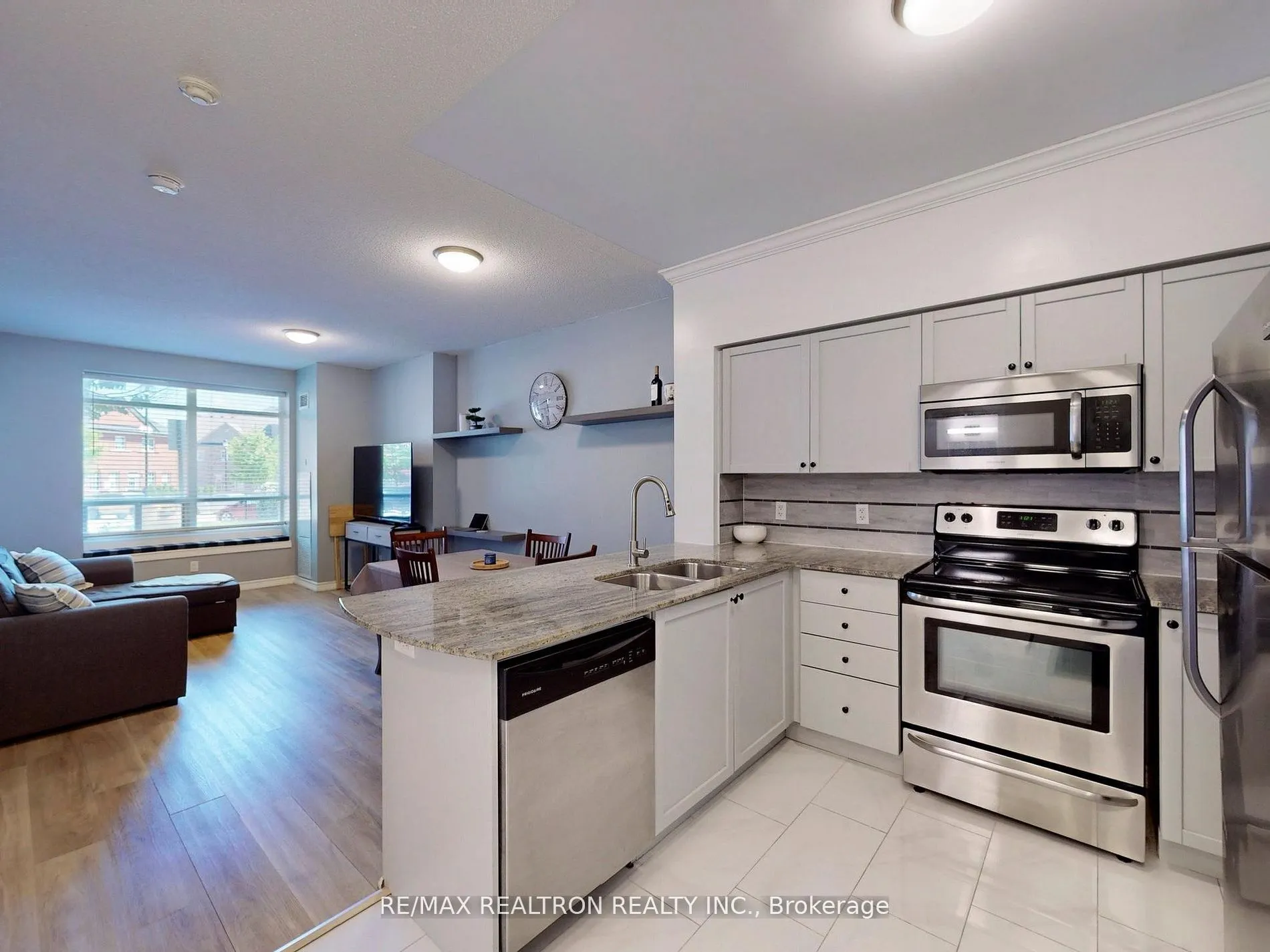 75 King William Cres, #102