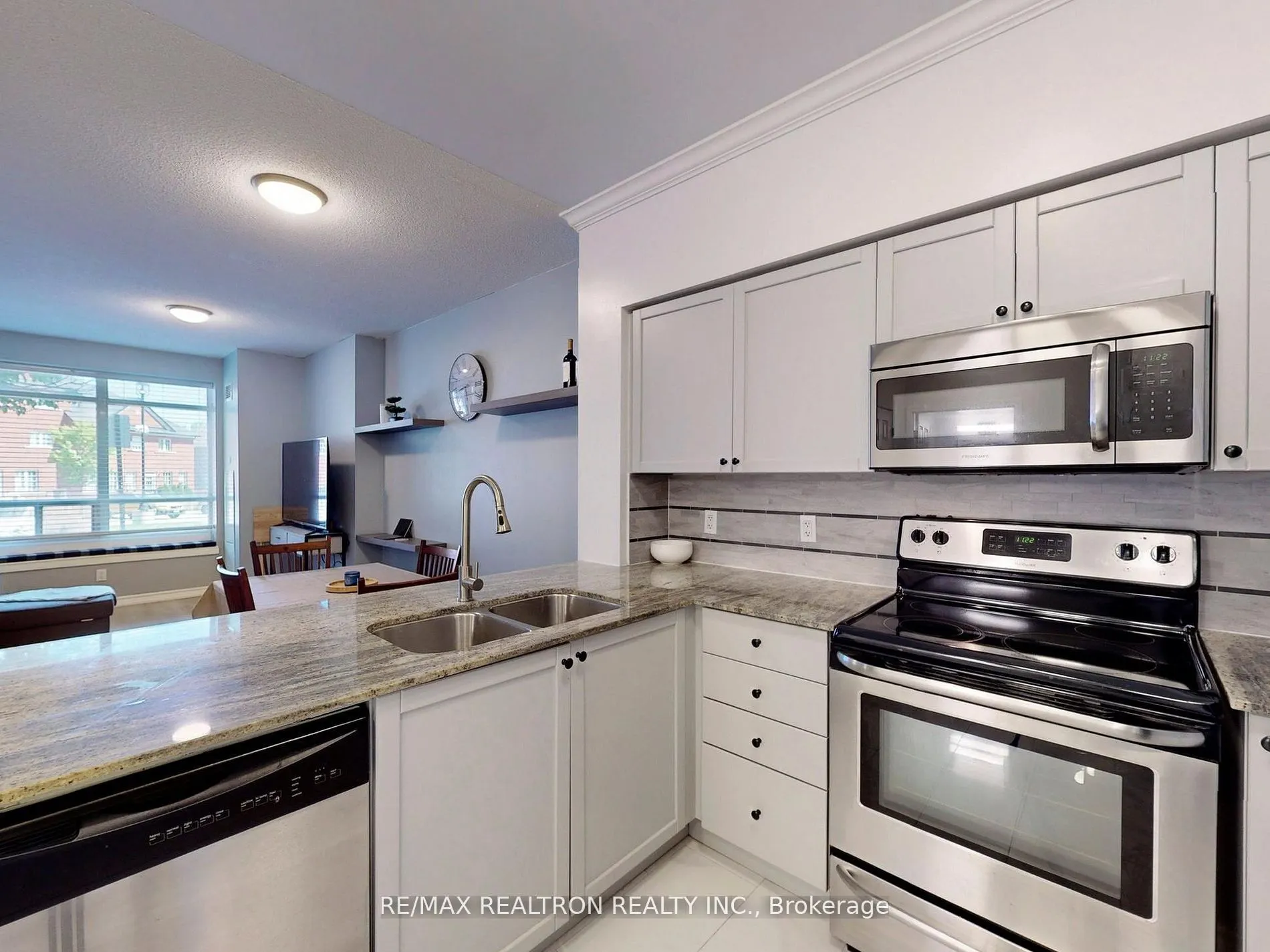 75 King William Cres, #102
