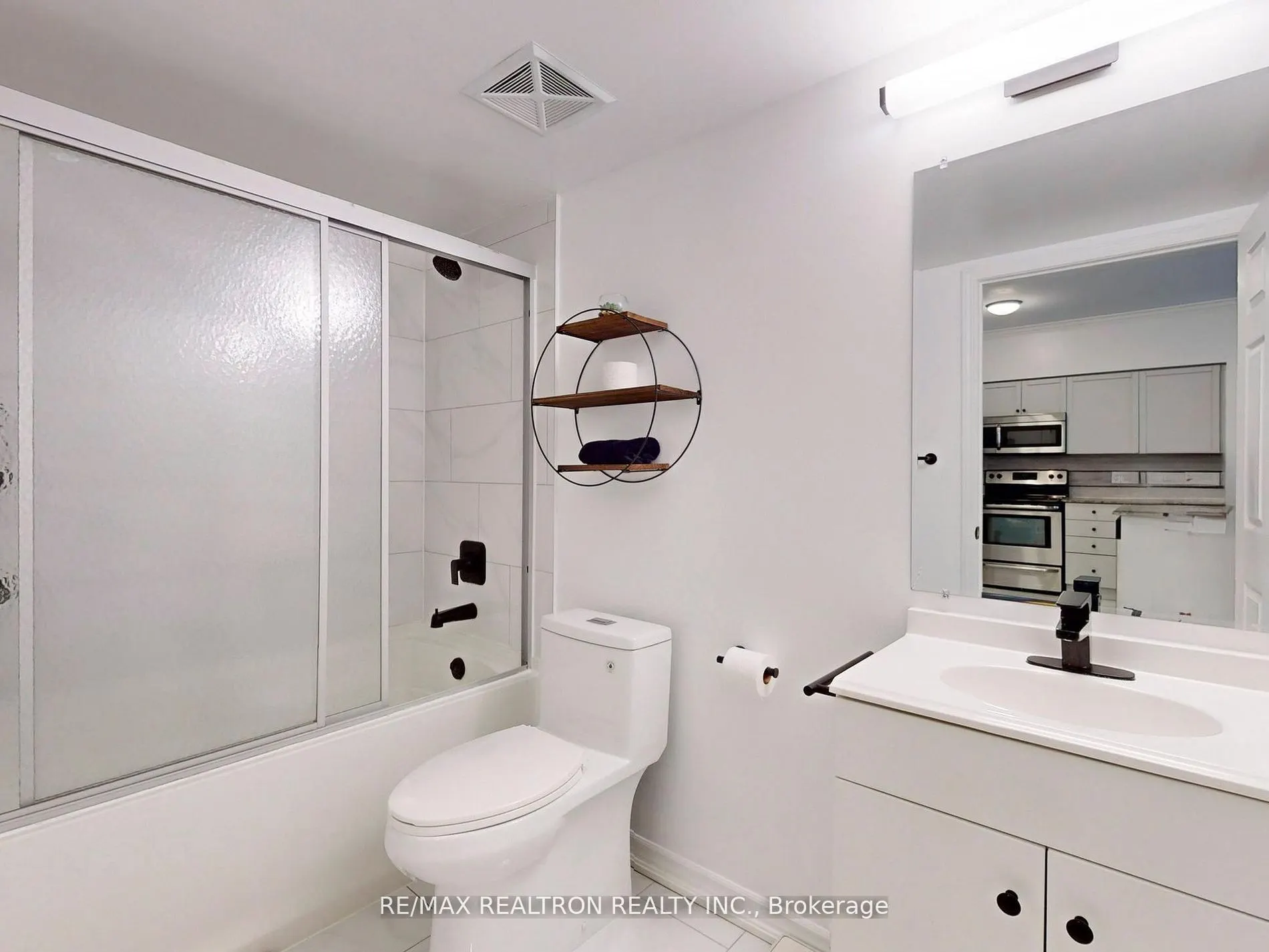 75 King William Cres, #102