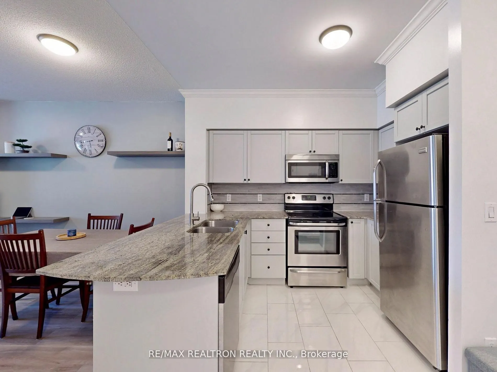 75 King William Cres, #102