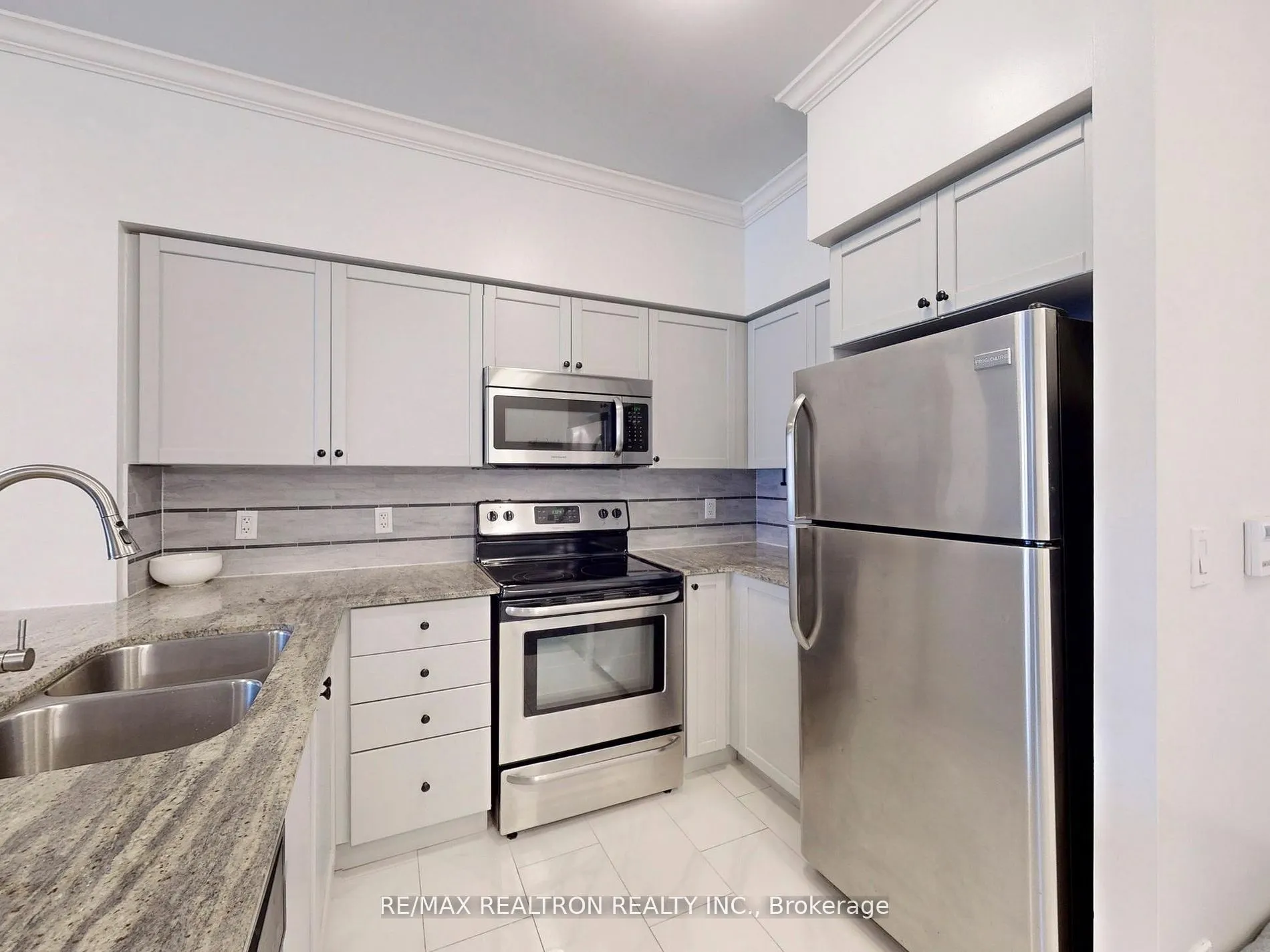 75 King William Cres, #102