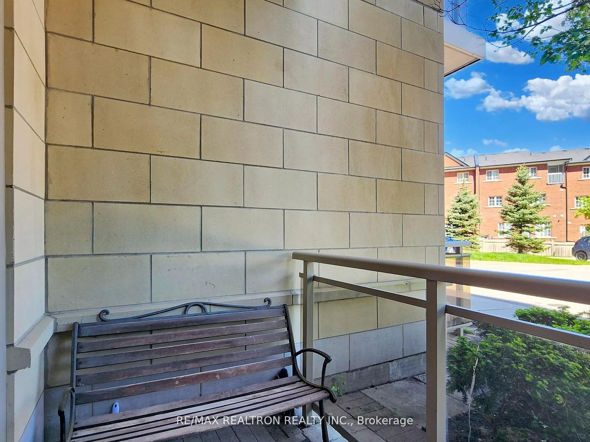 75 King William Cres, #102