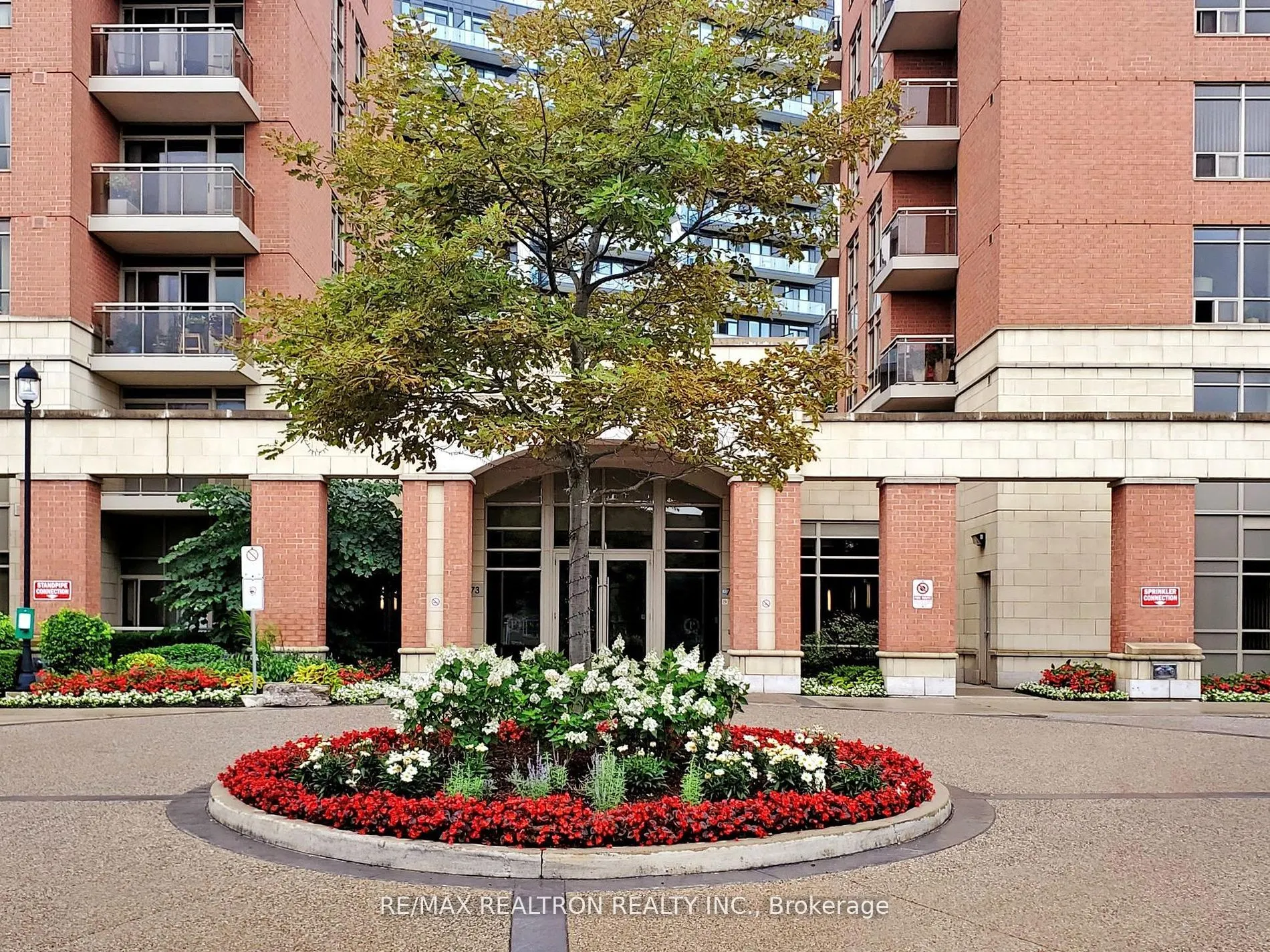 75 King William Cres, #102