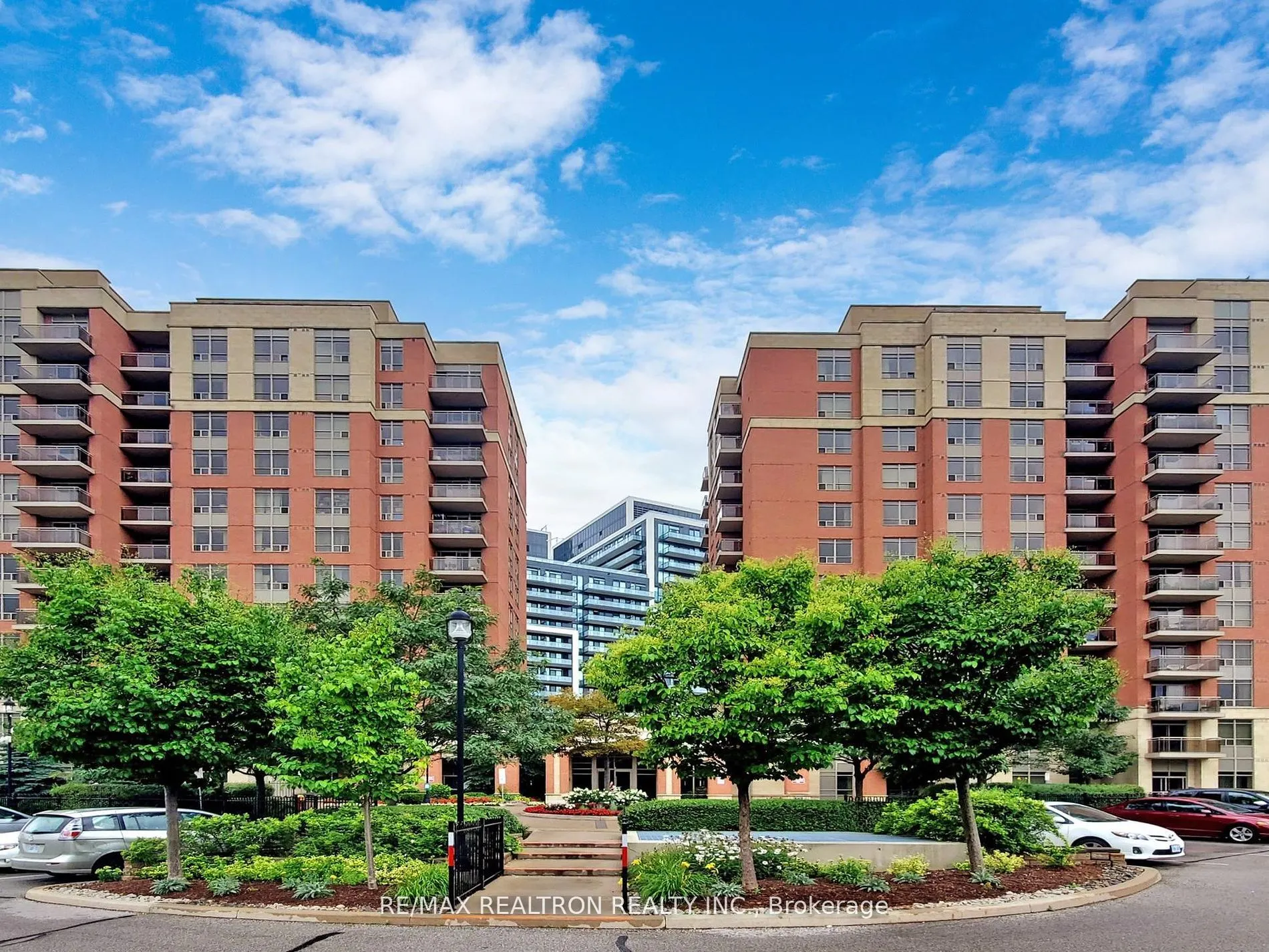 75 King William Cres, #102