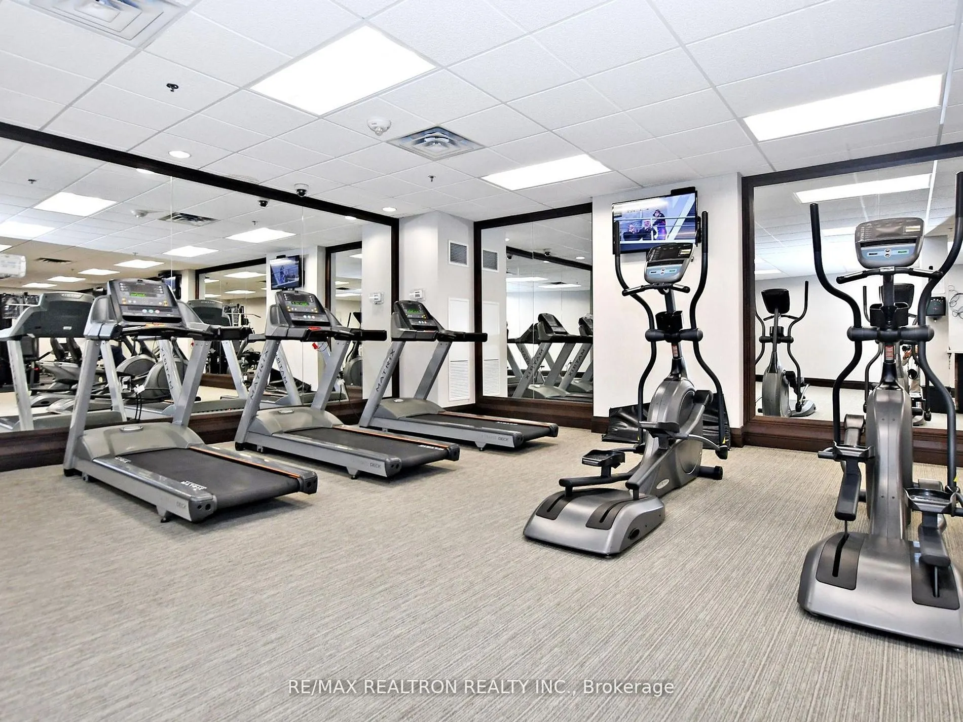 75 King William Cres, #102
