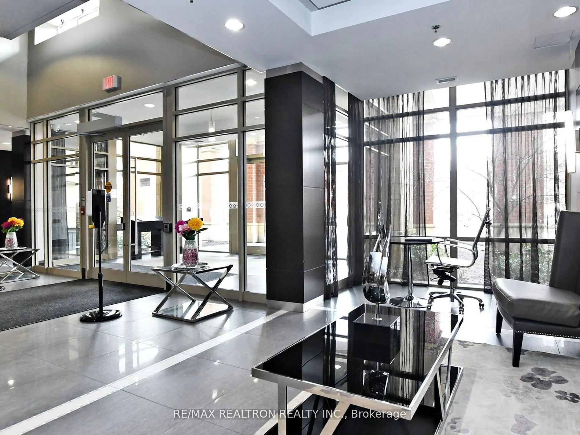 75 King William Cres, #102