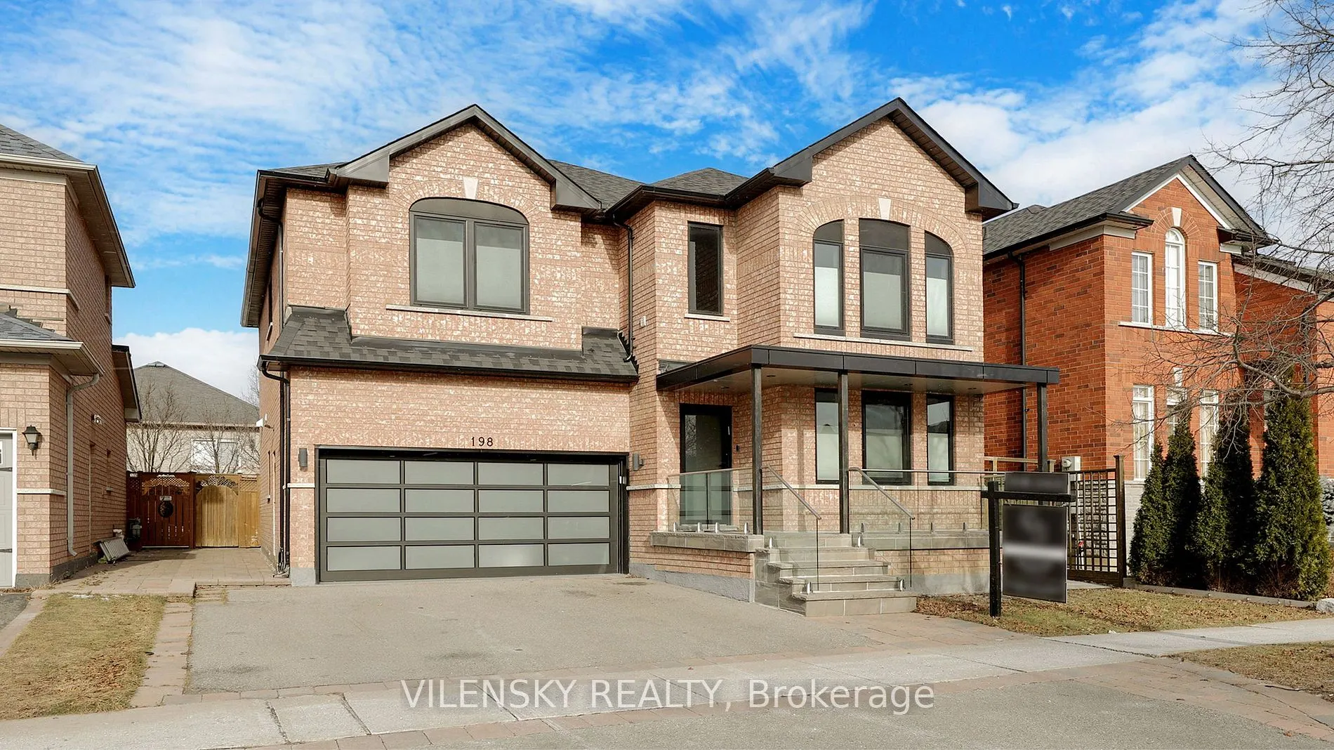 198 Dufferin Hill Dr