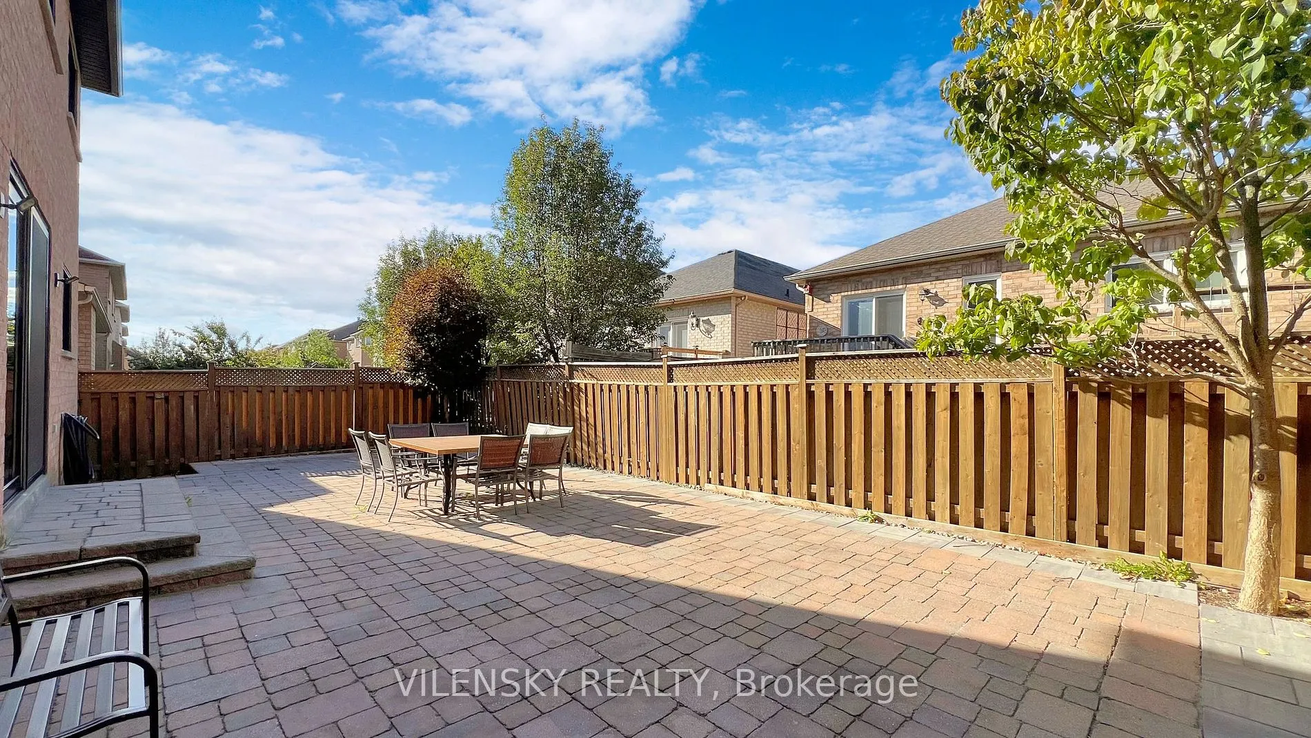 198 Dufferin Hill Dr