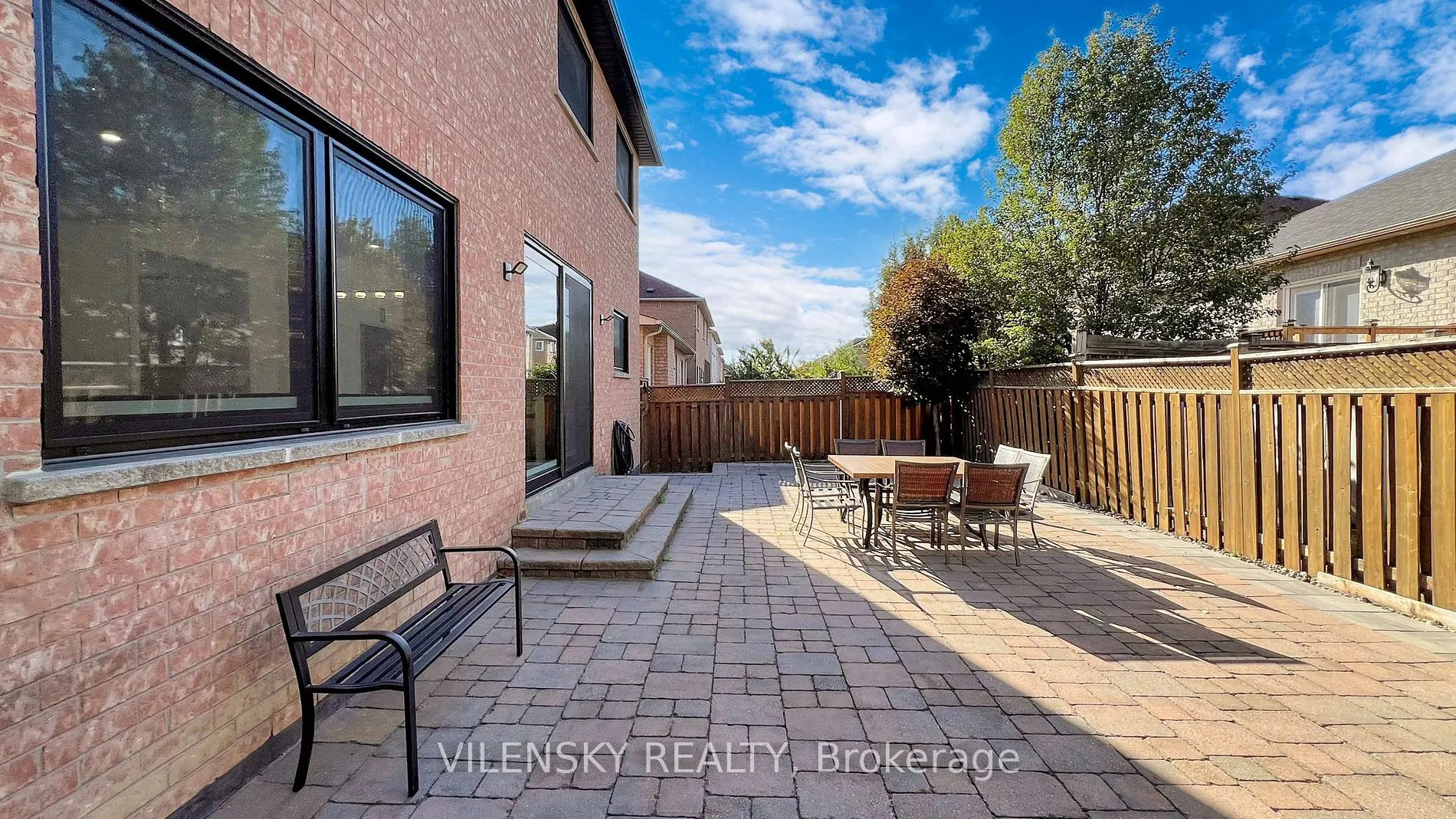 198 Dufferin Hill Dr