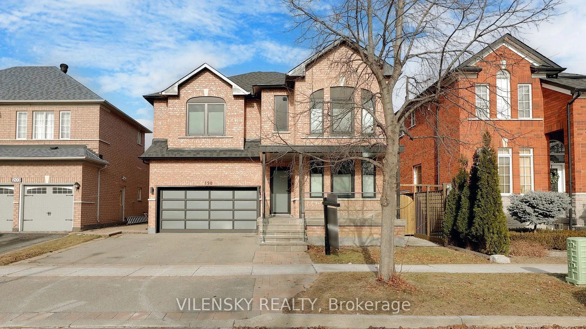 198 Dufferin Hill Dr