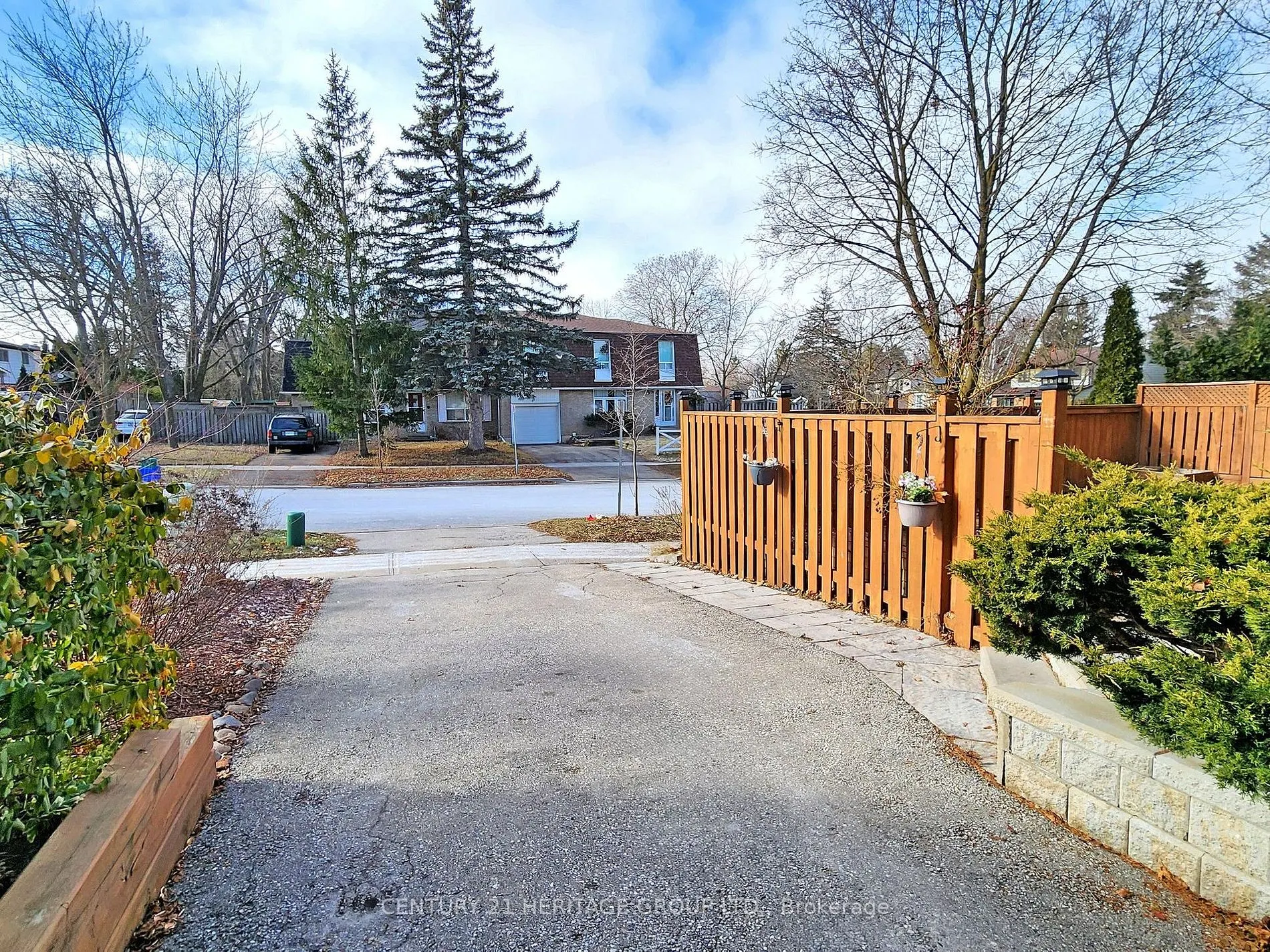 81 Lillooet Cres